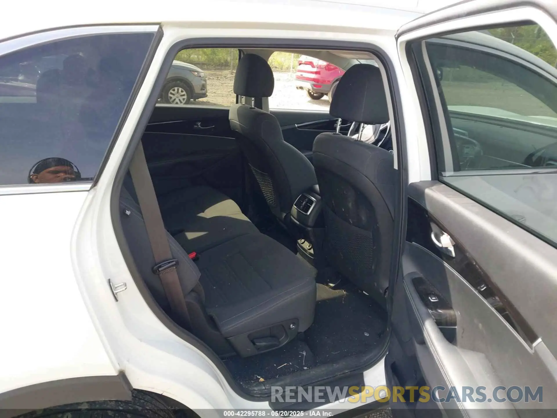 8 Photograph of a damaged car 5XYPGDA3XLG629029 KIA SORENTO 2020
