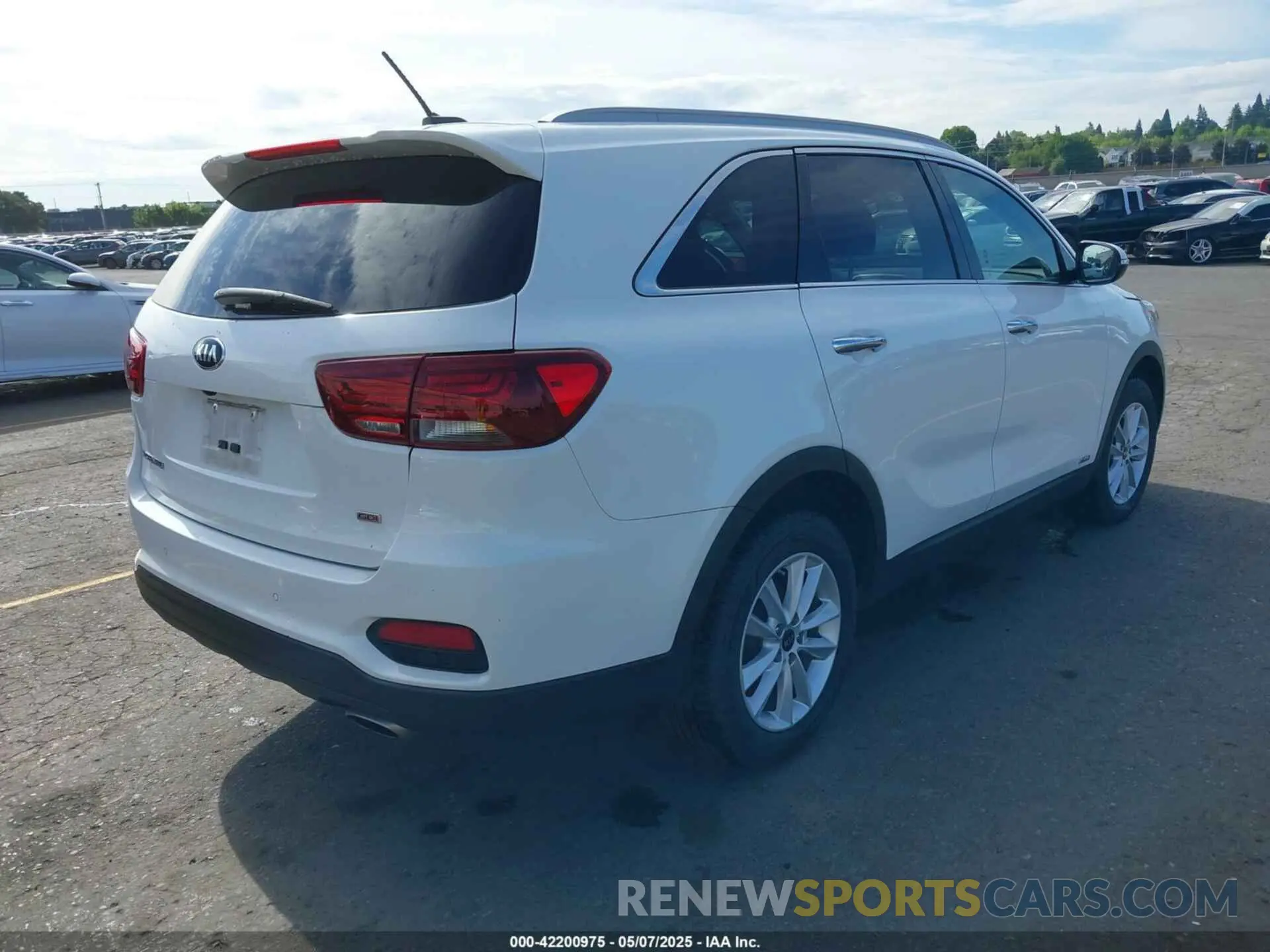 4 Photograph of a damaged car 5XYPGDA3XLG649958 KIA SORENTO 2020