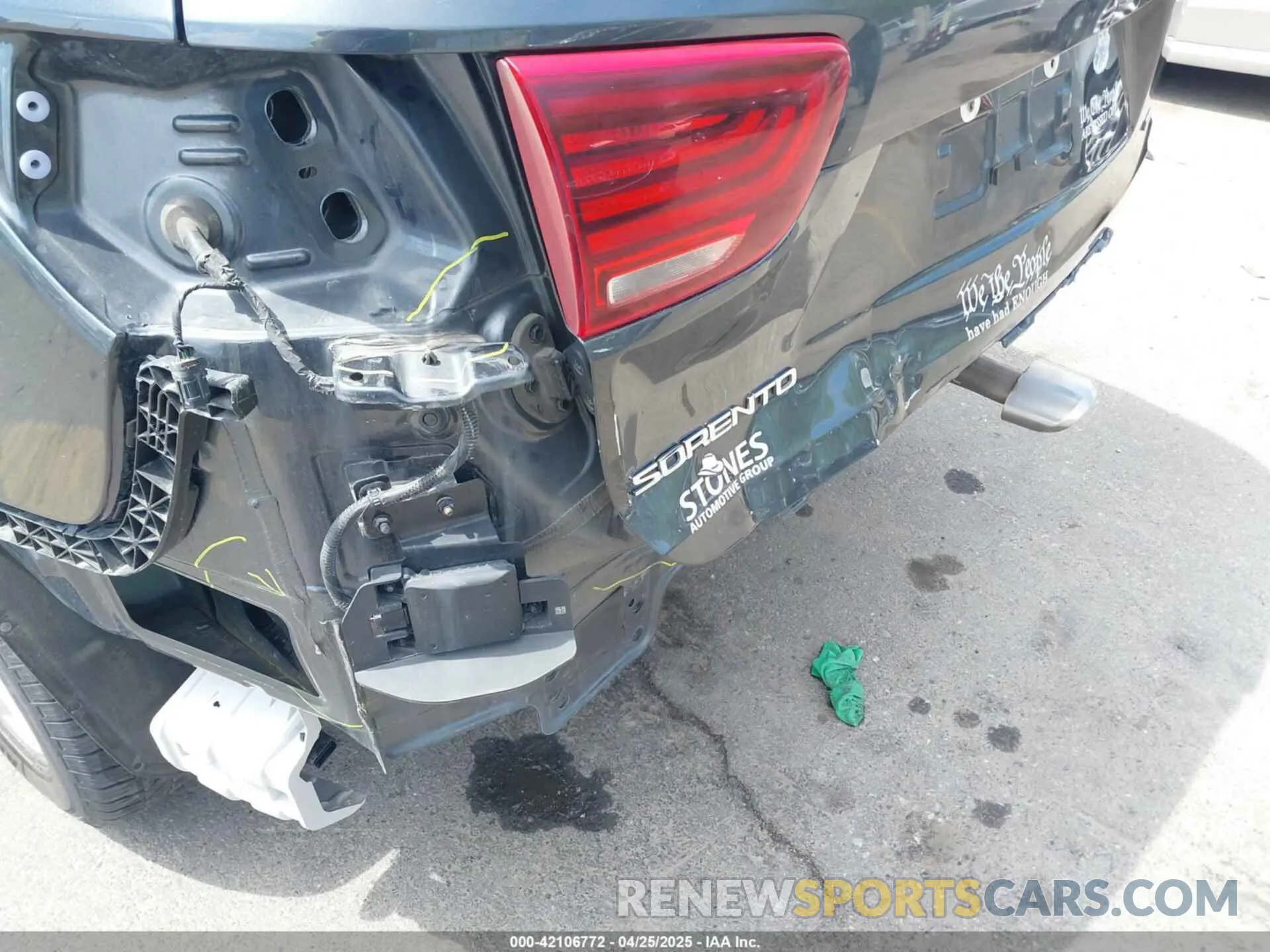 19 Photograph of a damaged car 5XYPGDA3XLG664122 KIA SORENTO 2020