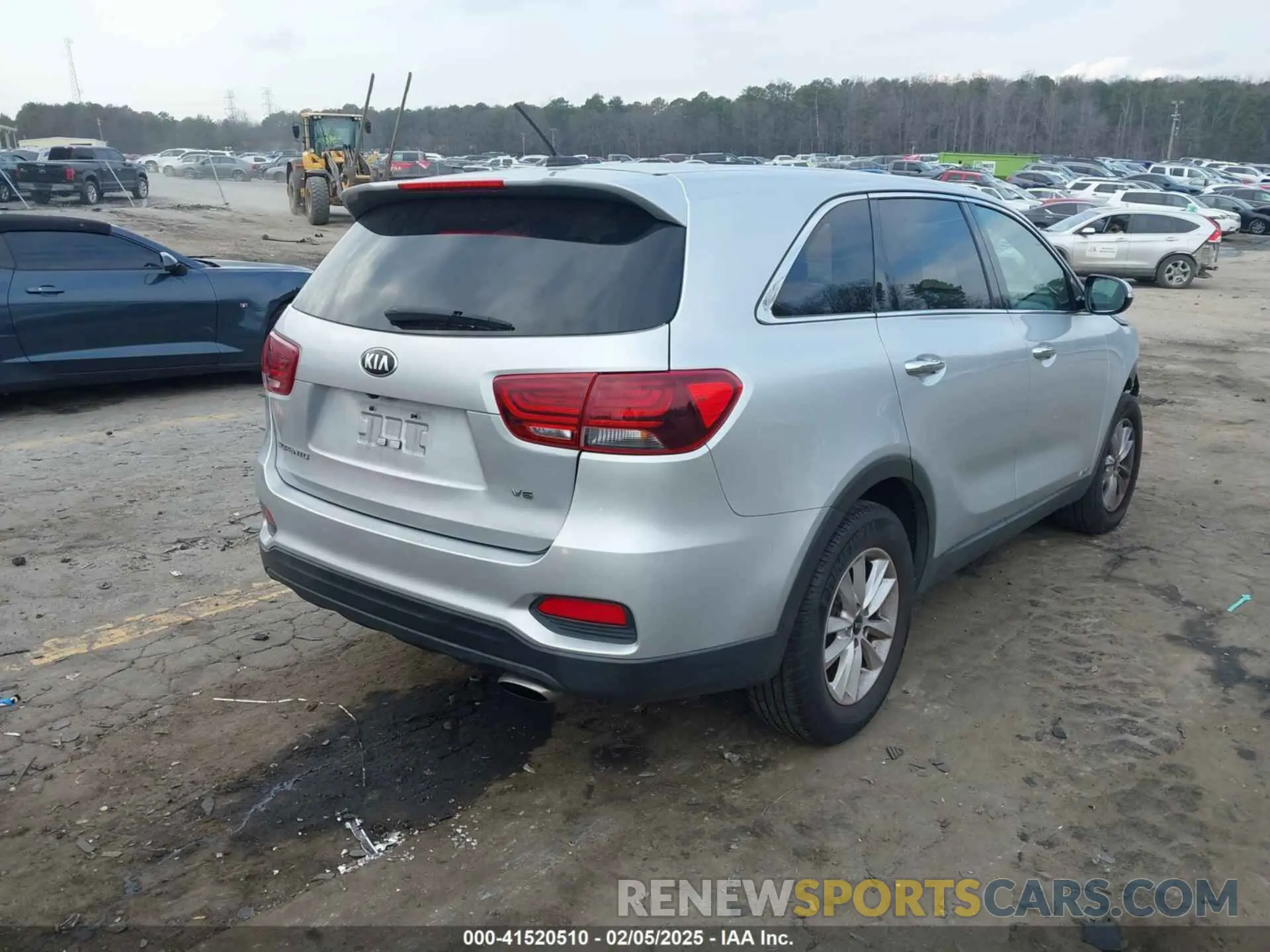 4 Photograph of a damaged car 5XYPGDA50LG619045 KIA SORENTO 2020