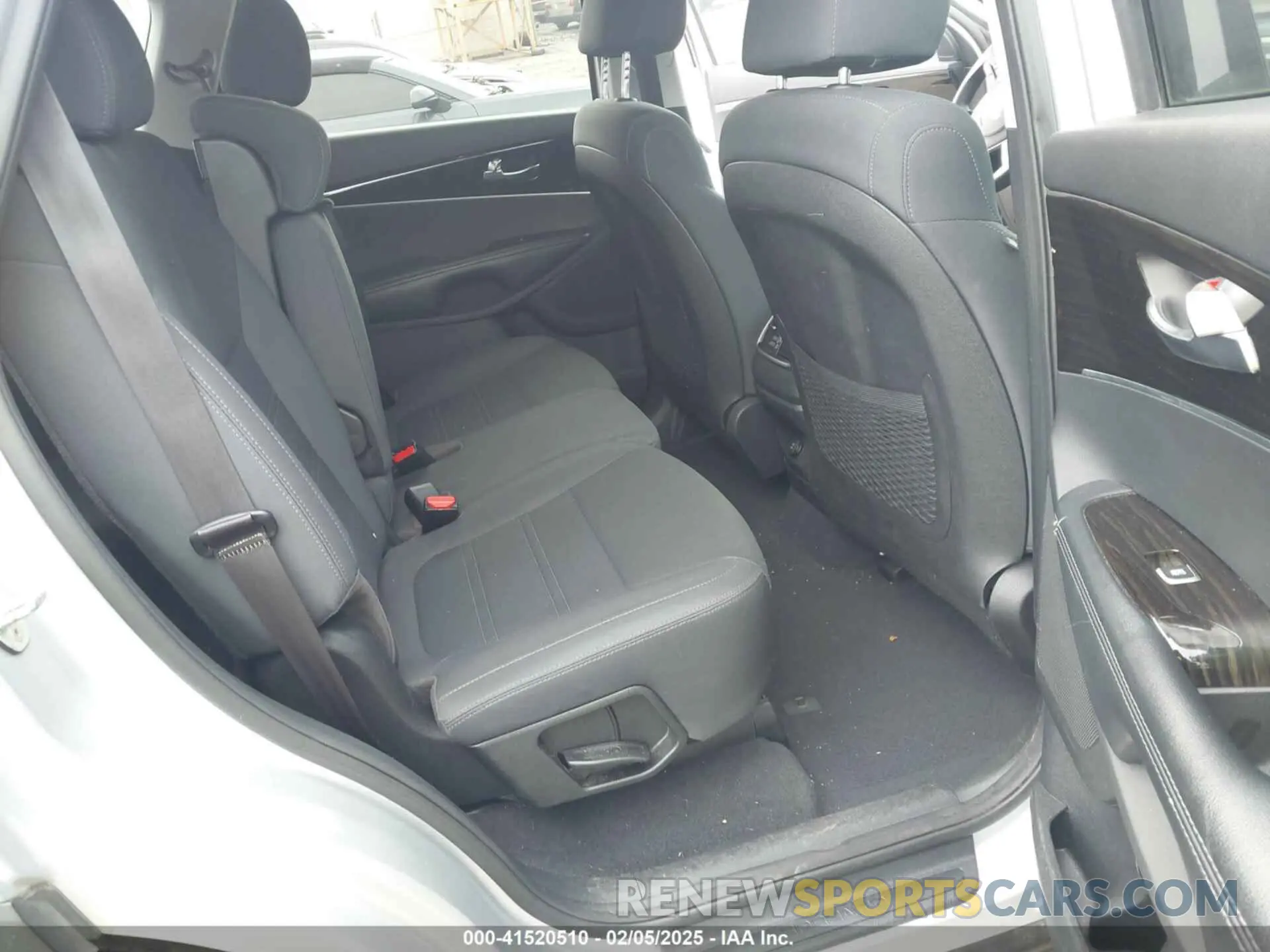 8 Photograph of a damaged car 5XYPGDA50LG619045 KIA SORENTO 2020