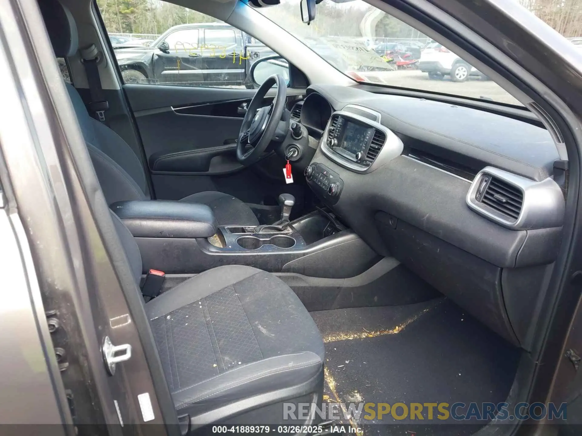 5 Photograph of a damaged car 5XYPGDA50LG620521 KIA SORENTO 2020