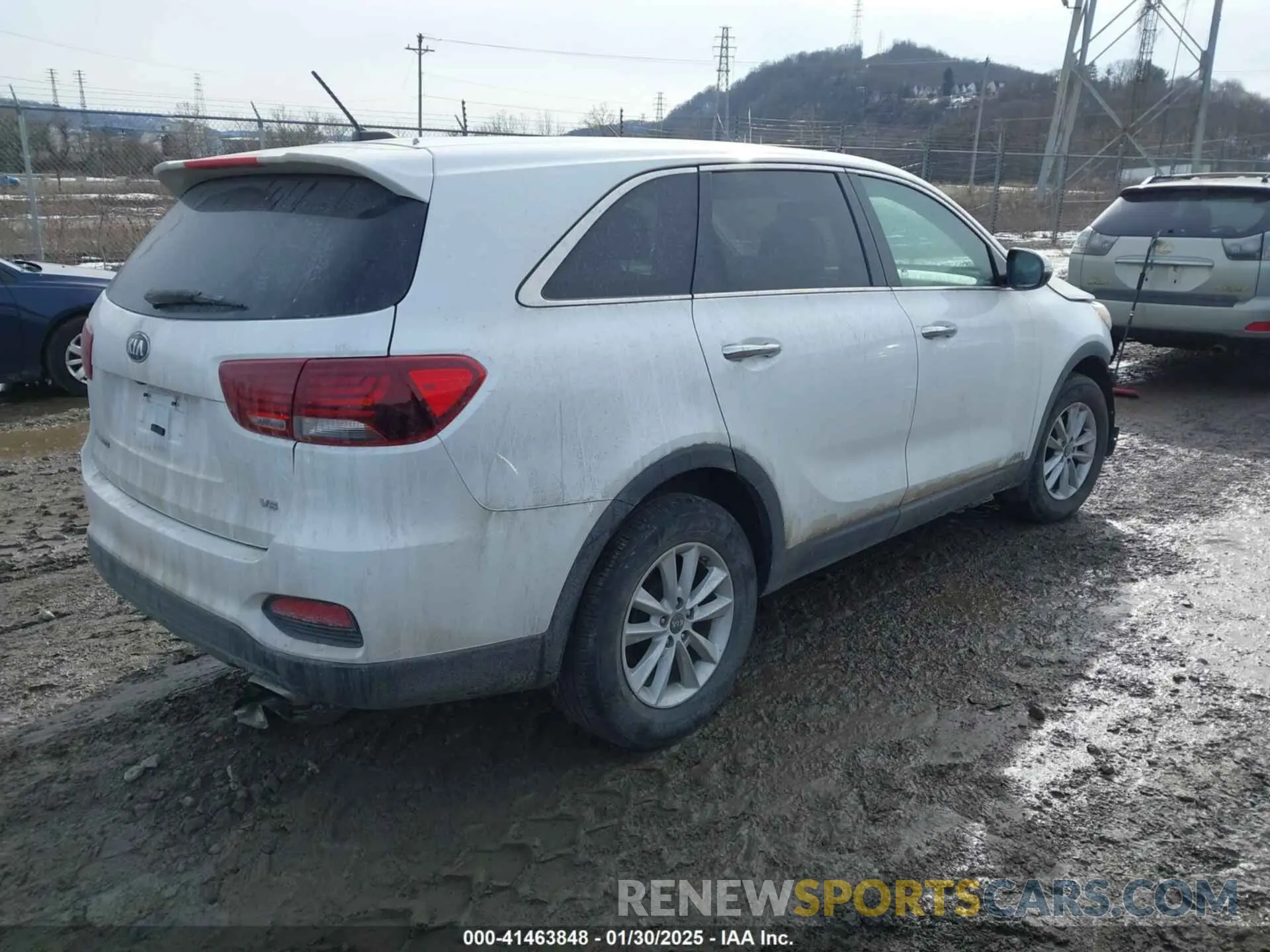 4 Photograph of a damaged car 5XYPGDA51LG618504 KIA SORENTO 2020