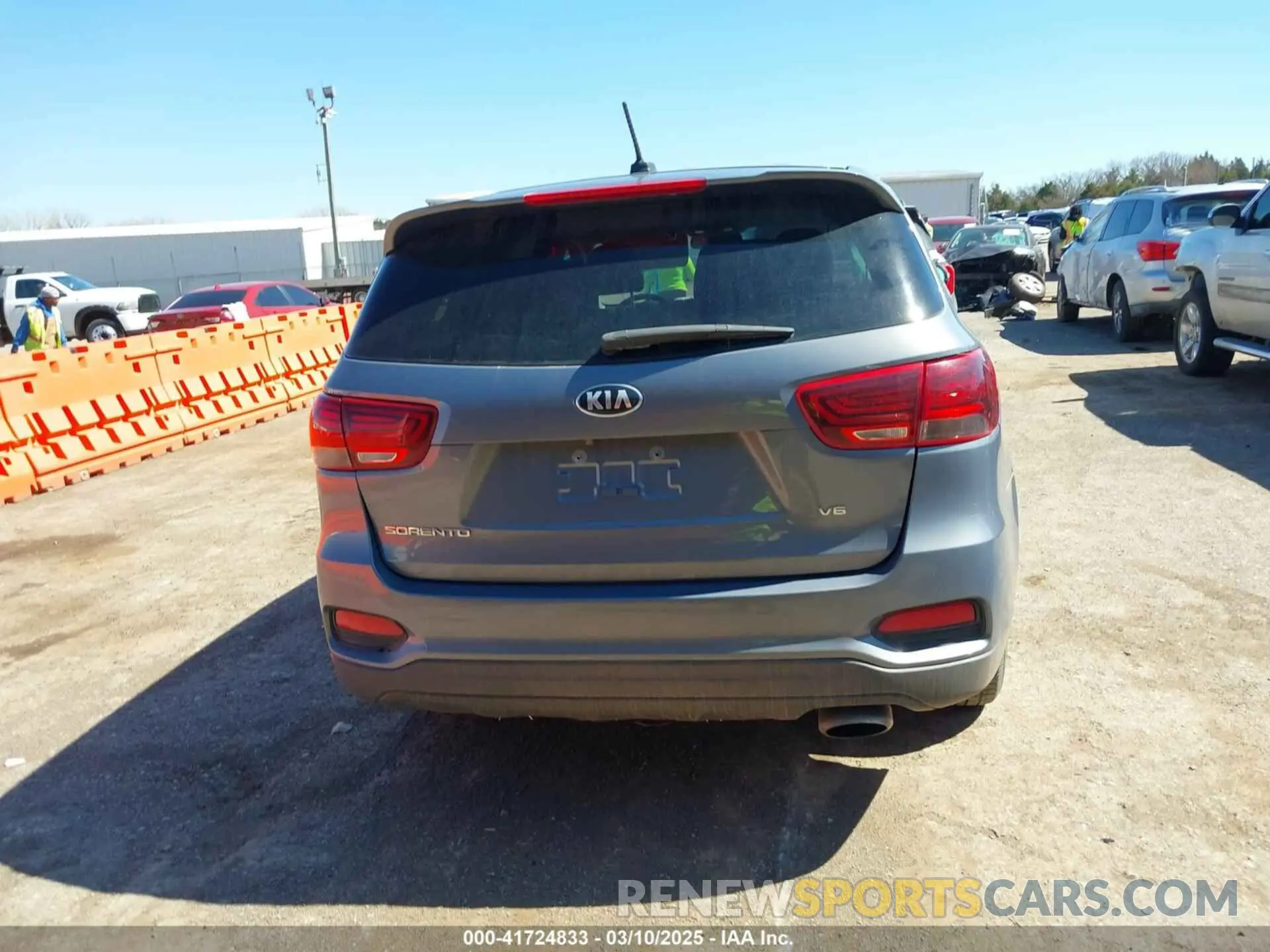 16 Photograph of a damaged car 5XYPGDA53LG612283 KIA SORENTO 2020