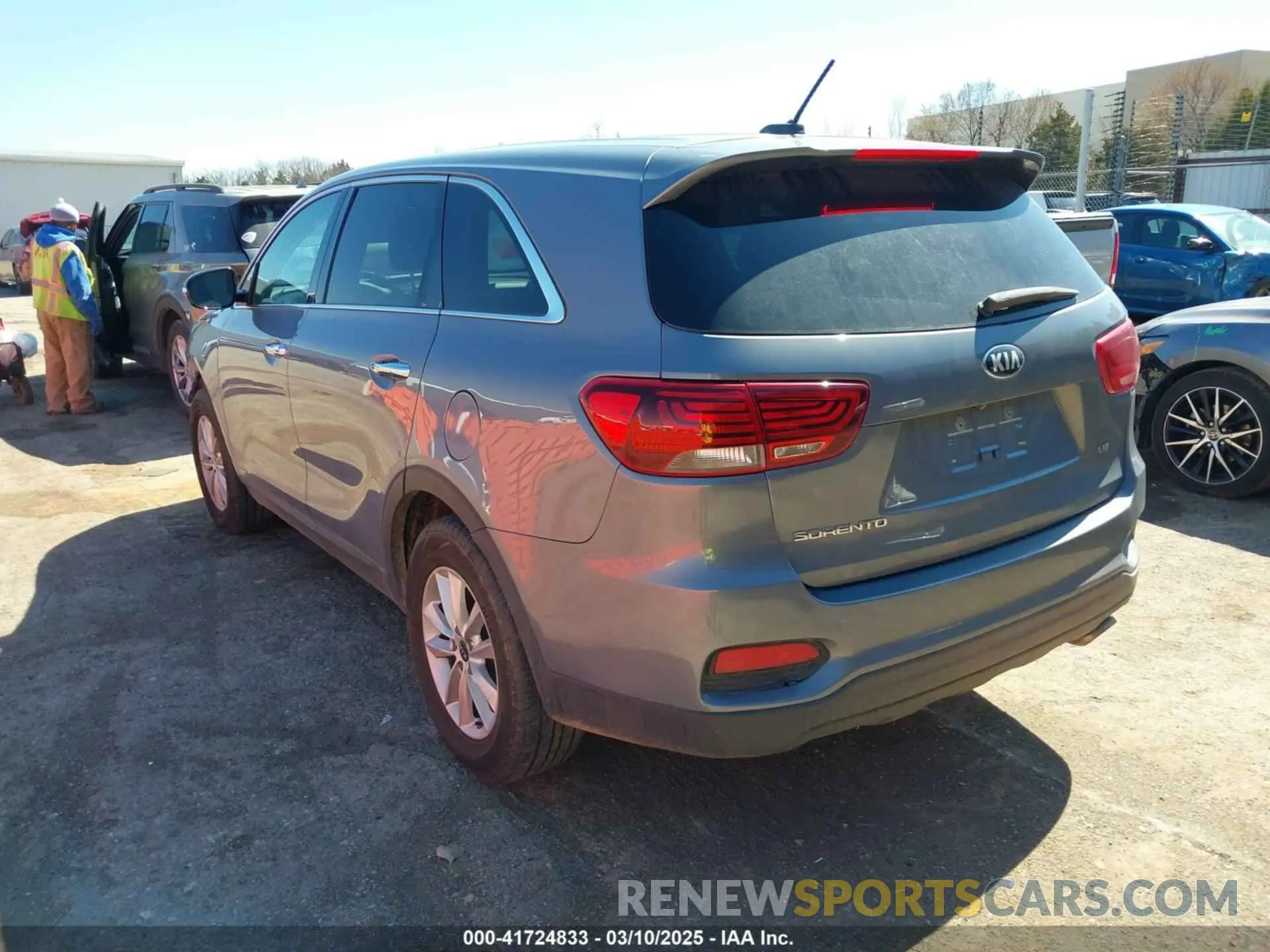3 Photograph of a damaged car 5XYPGDA53LG612283 KIA SORENTO 2020
