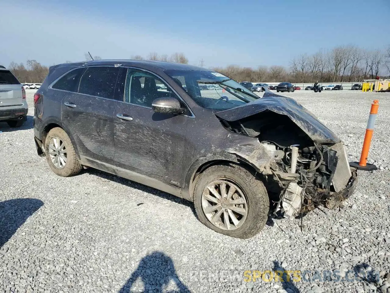 4 Photograph of a damaged car 5XYPGDA53LG613403 KIA SORENTO 2020