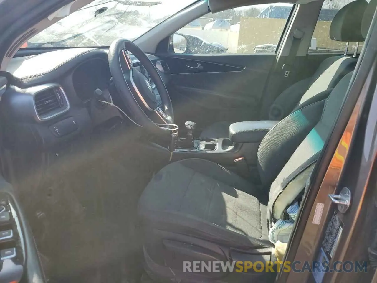 7 Photograph of a damaged car 5XYPGDA53LG613403 KIA SORENTO 2020