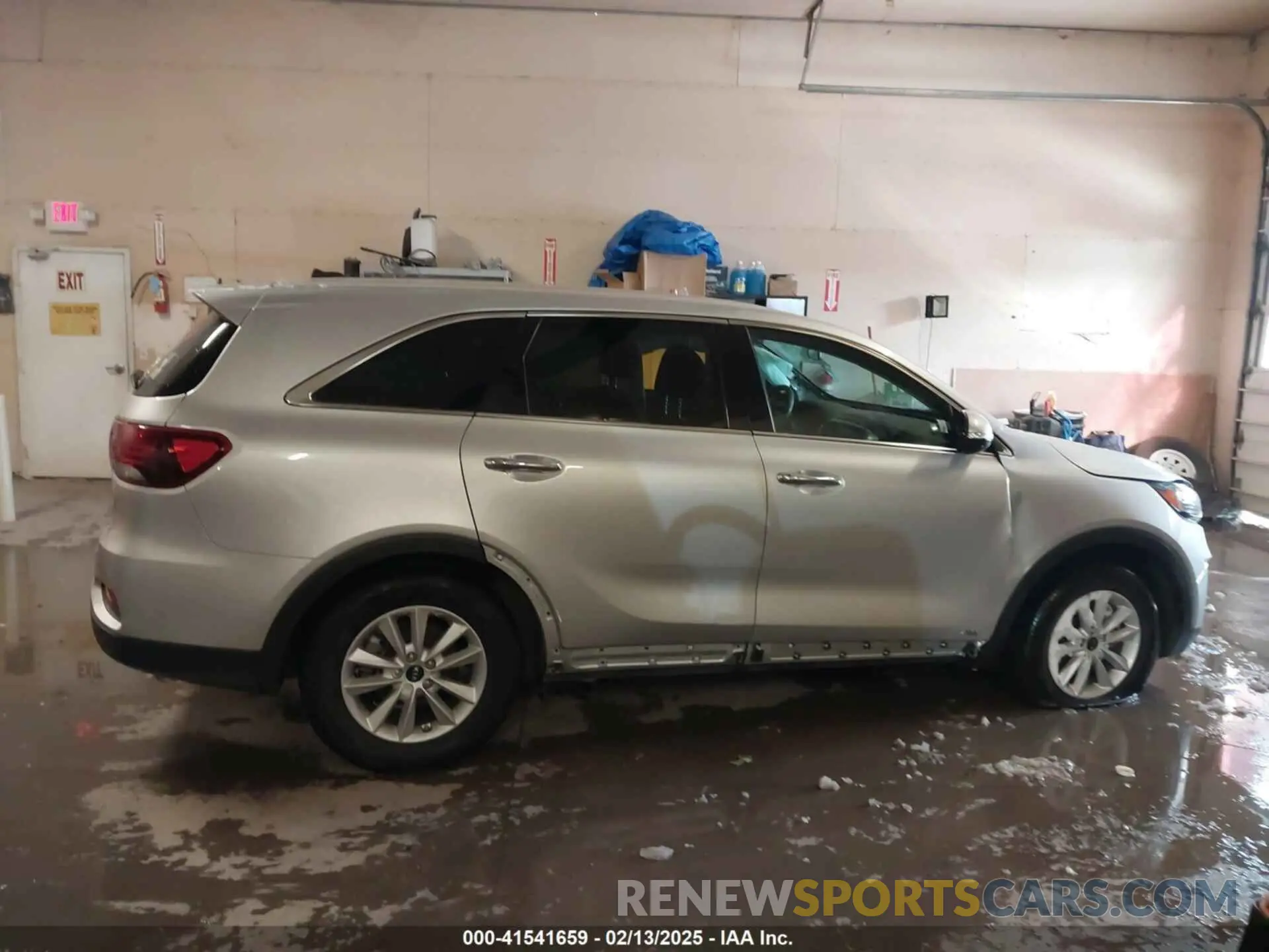 14 Photograph of a damaged car 5XYPGDA53LG647938 KIA SORENTO 2020