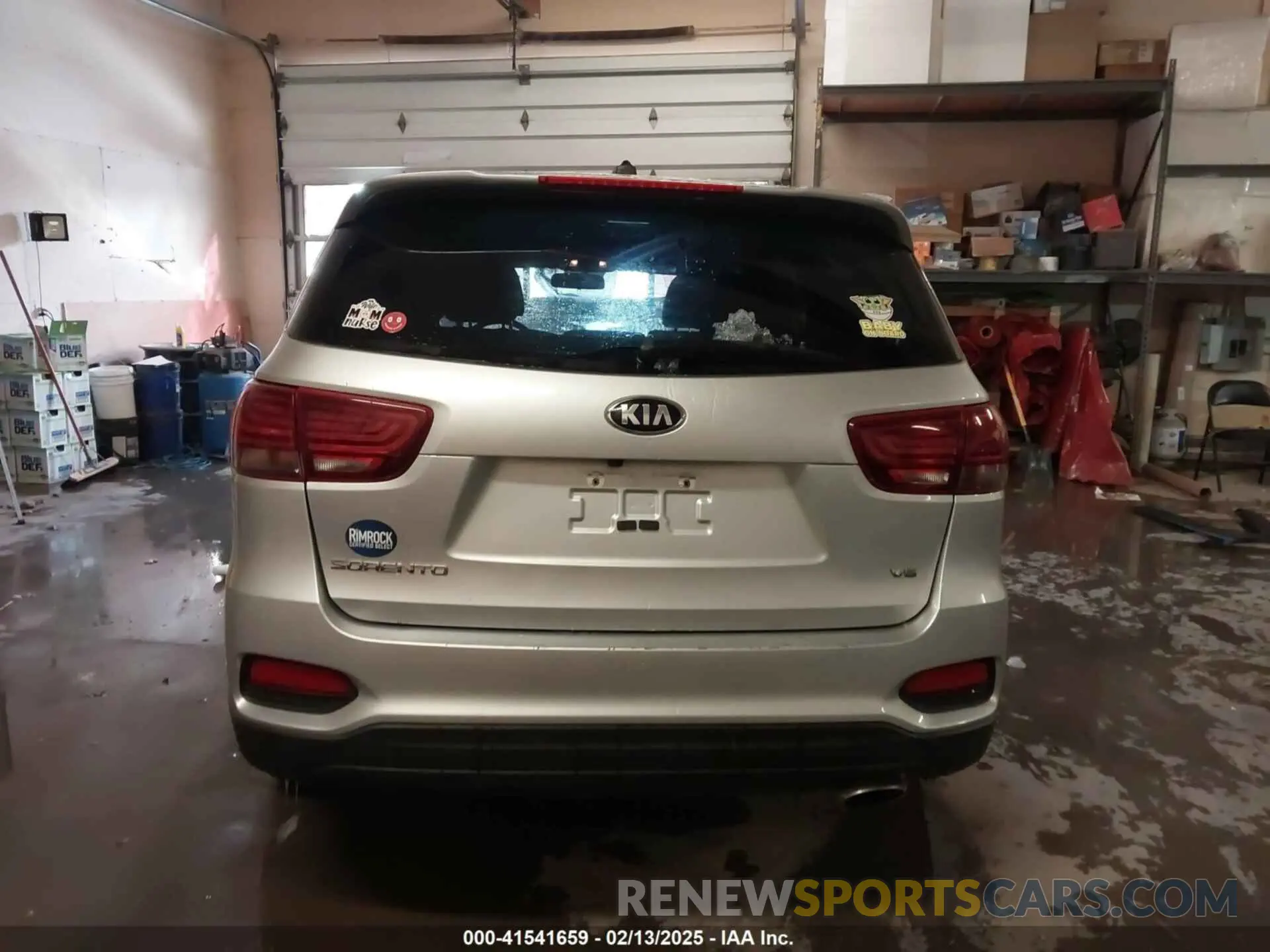 17 Photograph of a damaged car 5XYPGDA53LG647938 KIA SORENTO 2020