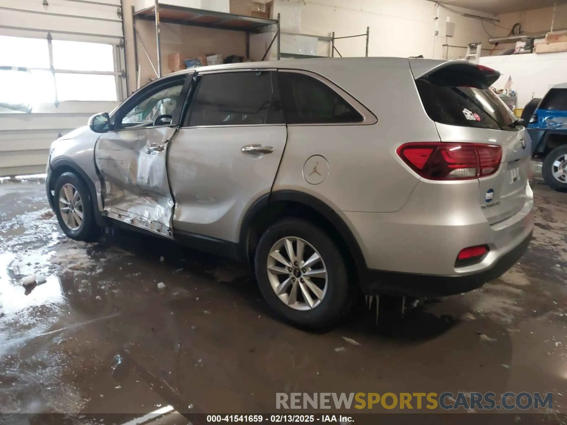 3 Photograph of a damaged car 5XYPGDA53LG647938 KIA SORENTO 2020