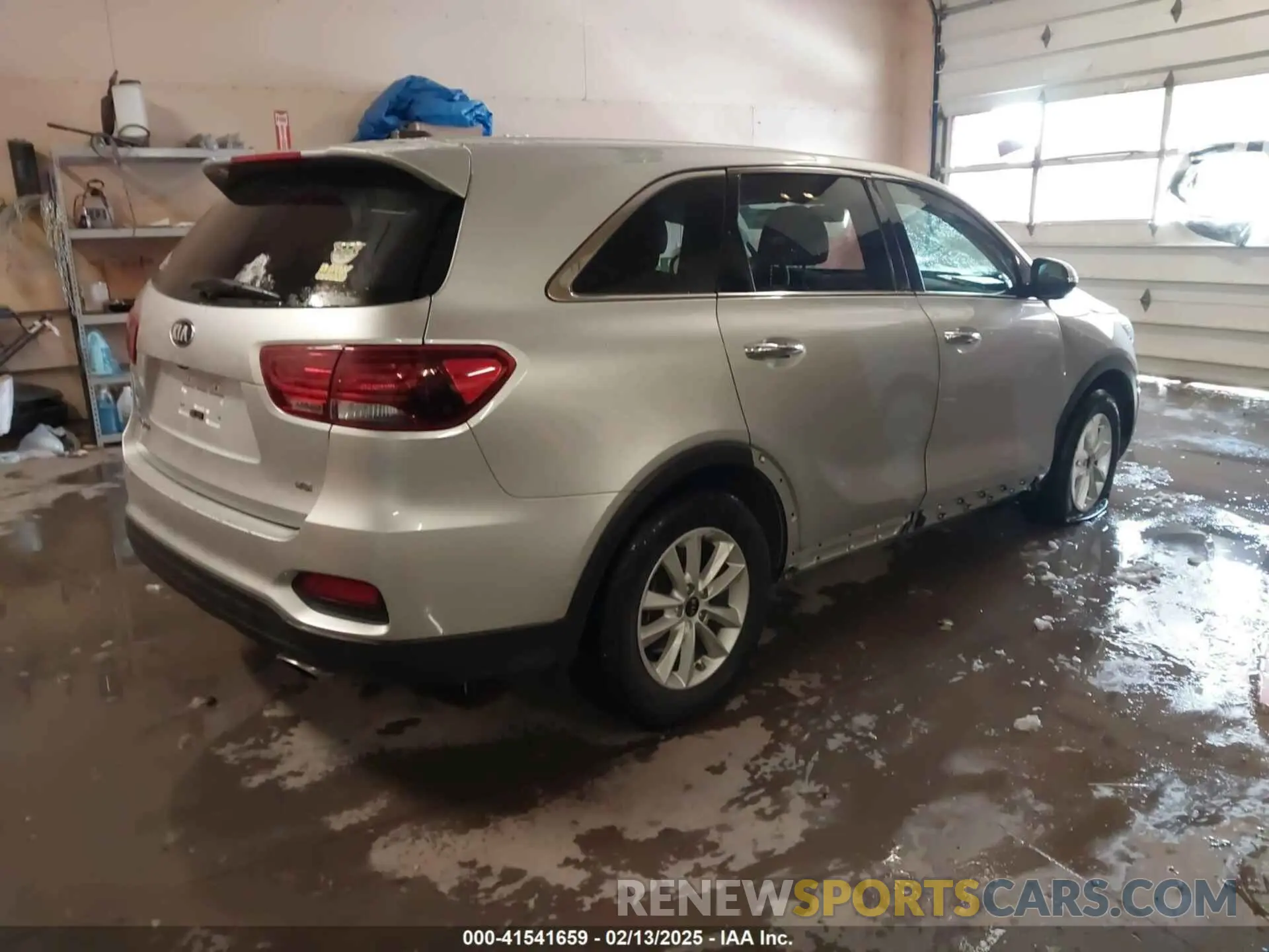 4 Photograph of a damaged car 5XYPGDA53LG647938 KIA SORENTO 2020