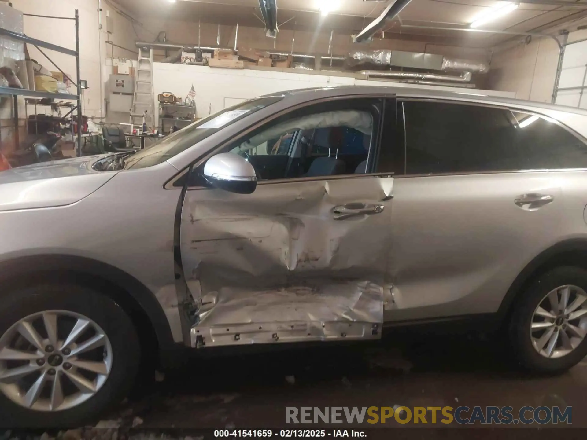 6 Photograph of a damaged car 5XYPGDA53LG647938 KIA SORENTO 2020