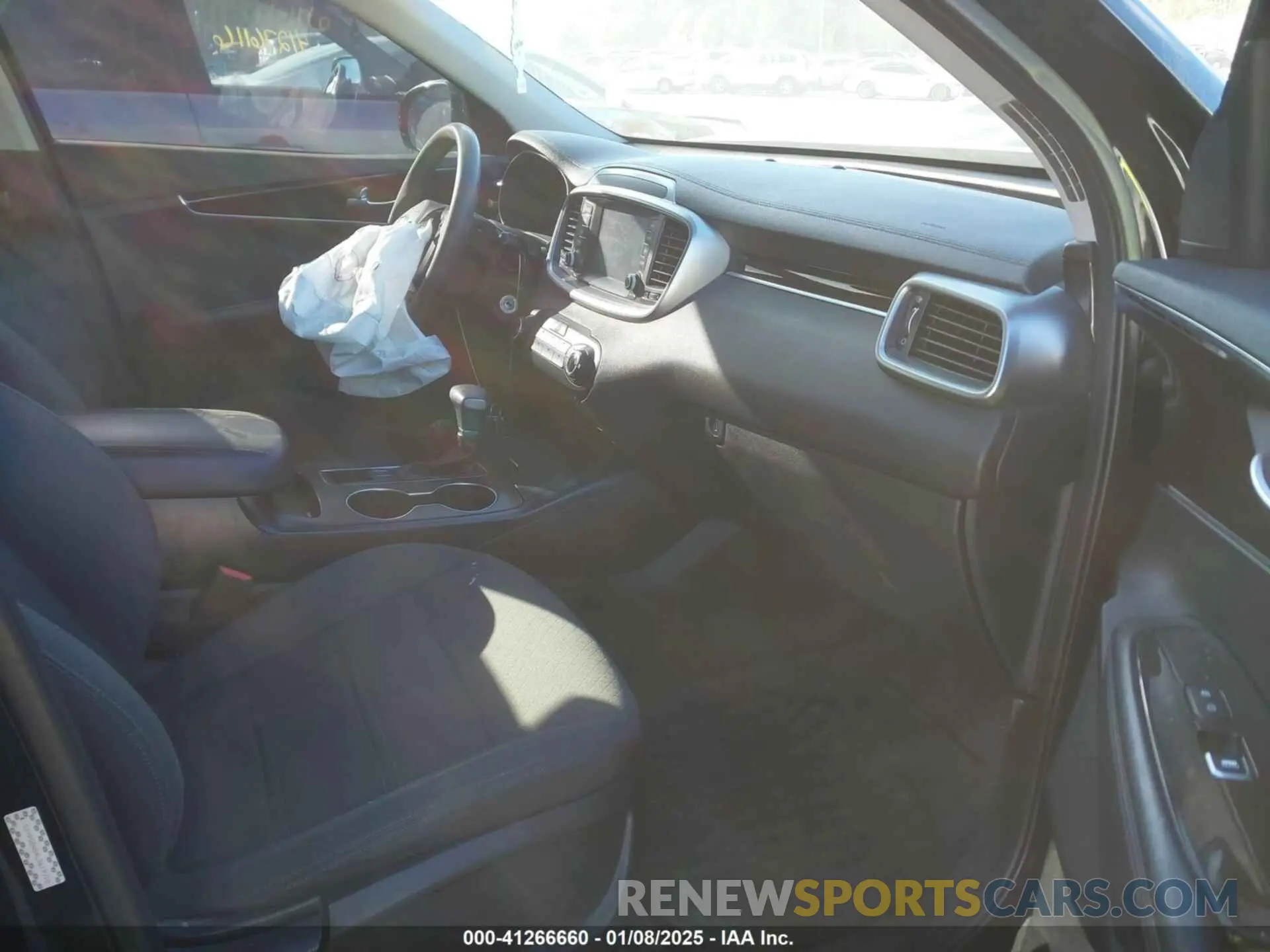 5 Photograph of a damaged car 5XYPGDA54LG619310 KIA SORENTO 2020