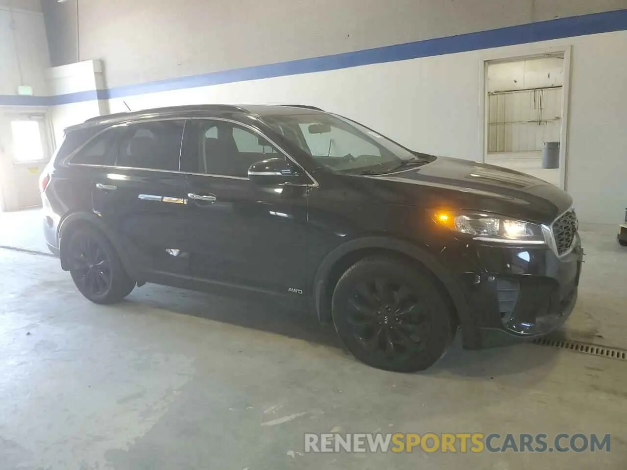 4 Photograph of a damaged car 5XYPGDA54LG656373 KIA SORENTO 2020
