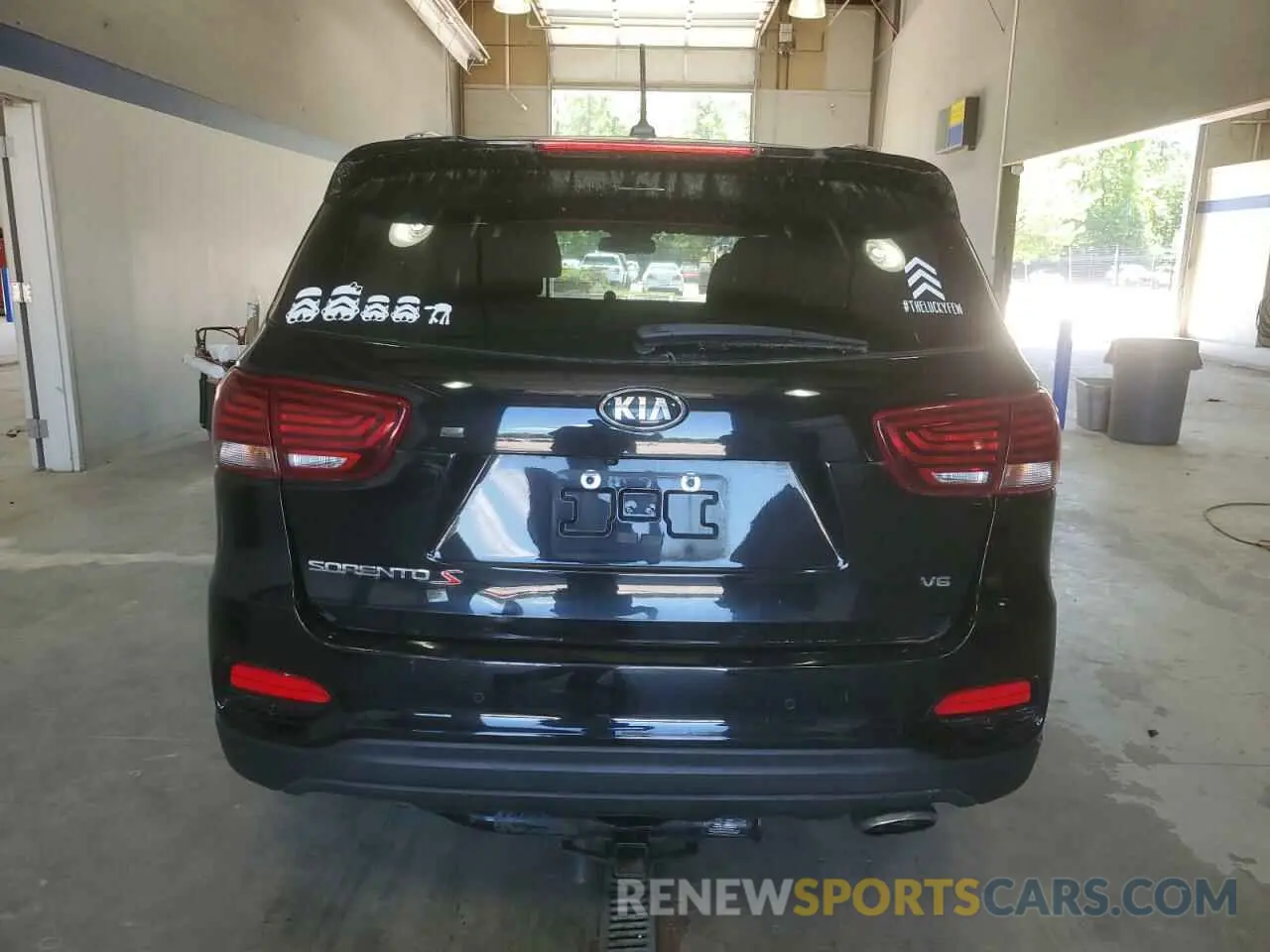 6 Photograph of a damaged car 5XYPGDA54LG656373 KIA SORENTO 2020