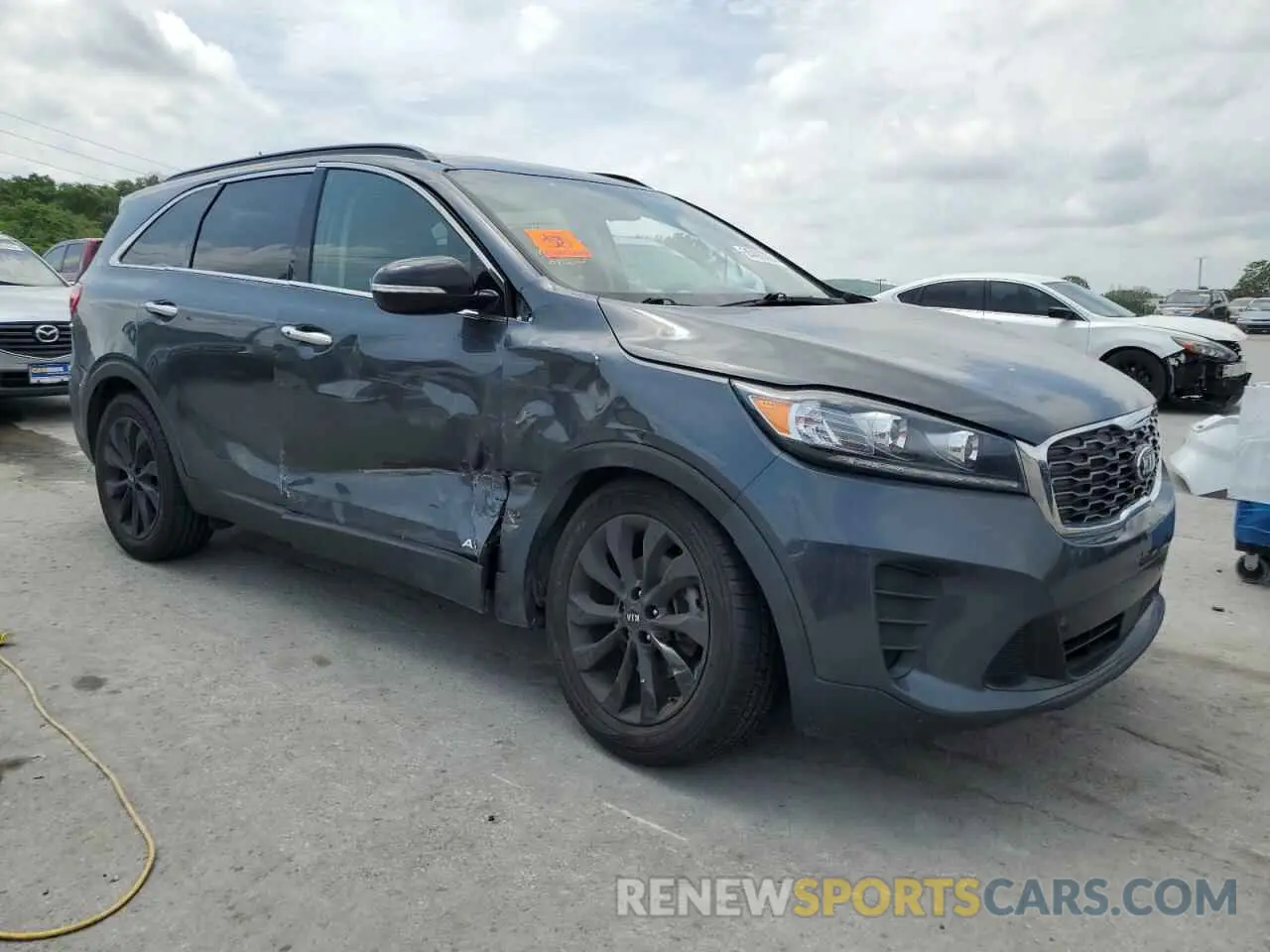 4 Photograph of a damaged car 5XYPGDA54LG686182 KIA SORENTO 2020