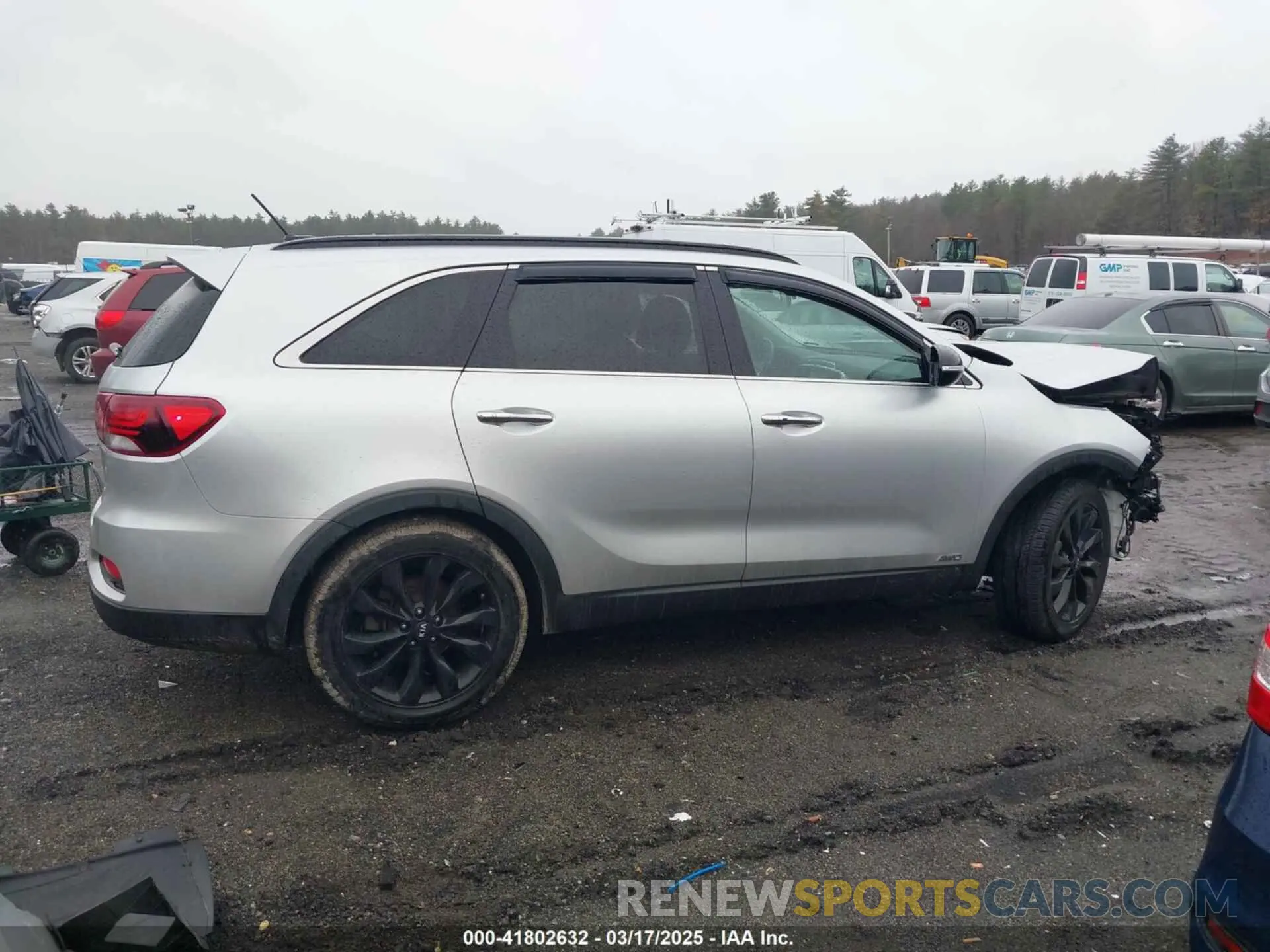 14 Photograph of a damaged car 5XYPGDA55LG667883 KIA SORENTO 2020
