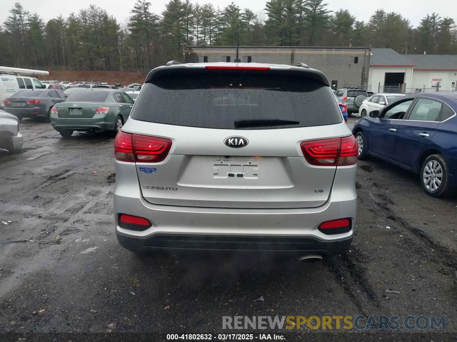 17 Photograph of a damaged car 5XYPGDA55LG667883 KIA SORENTO 2020