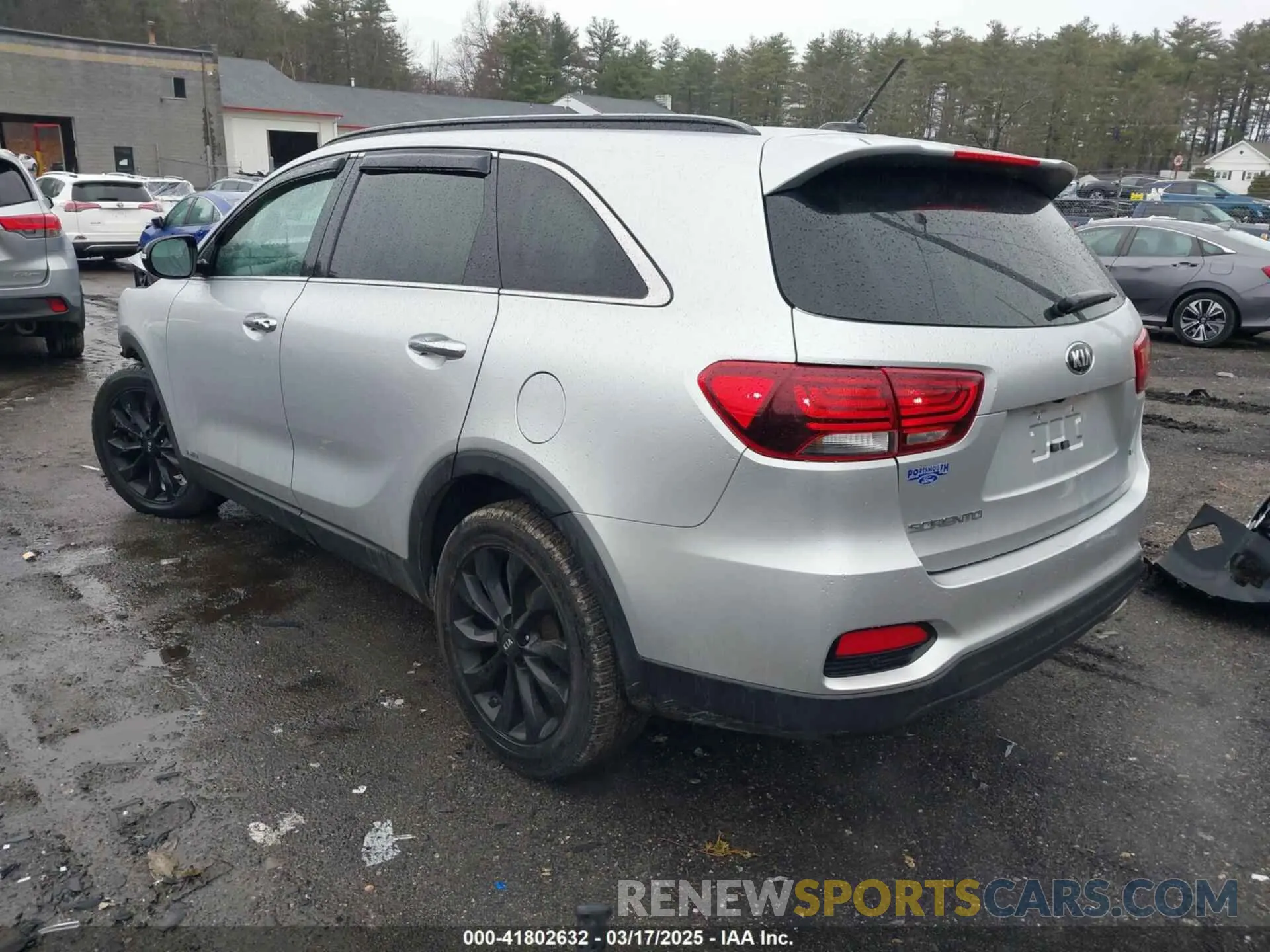 3 Photograph of a damaged car 5XYPGDA55LG667883 KIA SORENTO 2020