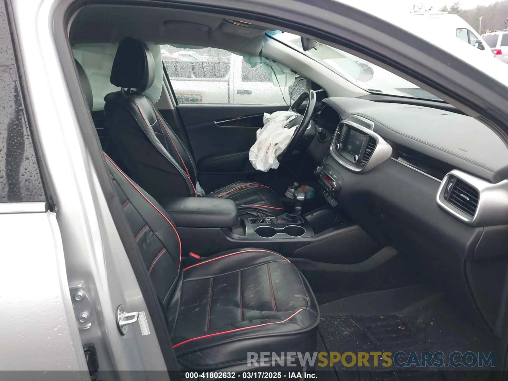 5 Photograph of a damaged car 5XYPGDA55LG667883 KIA SORENTO 2020