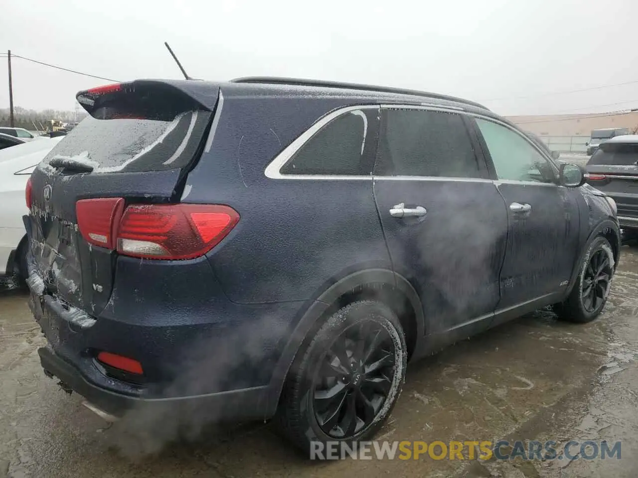 3 Photograph of a damaged car 5XYPGDA55LG691732 KIA SORENTO 2020