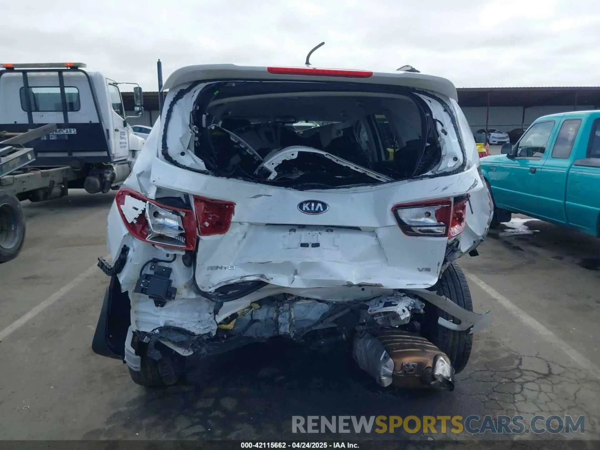 16 Photograph of a damaged car 5XYPGDA55LG696963 KIA SORENTO 2020