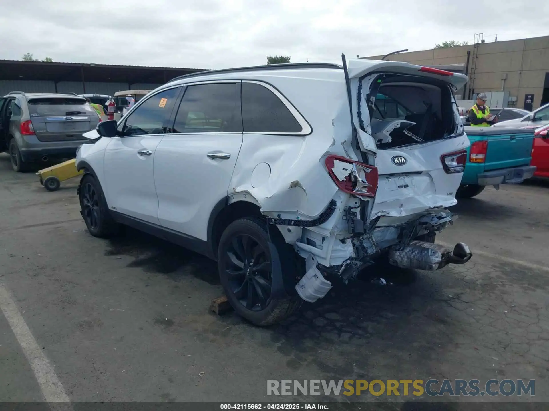 3 Photograph of a damaged car 5XYPGDA55LG696963 KIA SORENTO 2020