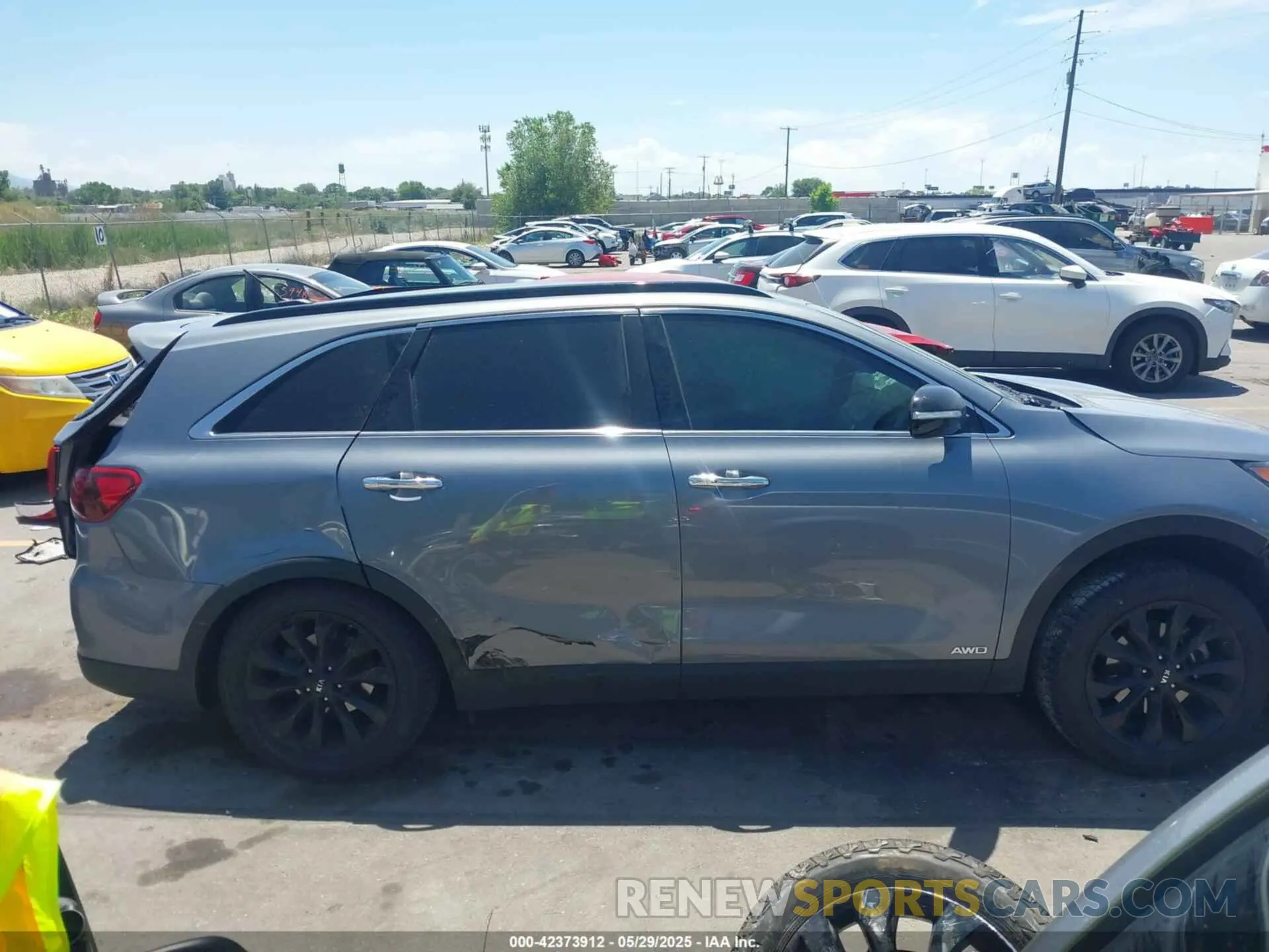 13 Photograph of a damaged car 5XYPGDA56LG636500 KIA SORENTO 2020