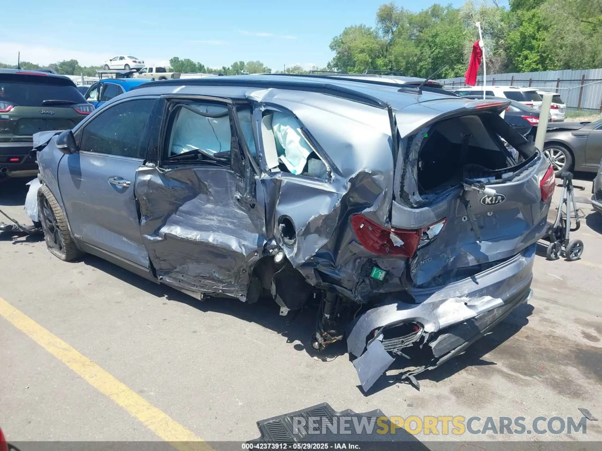 3 Photograph of a damaged car 5XYPGDA56LG636500 KIA SORENTO 2020
