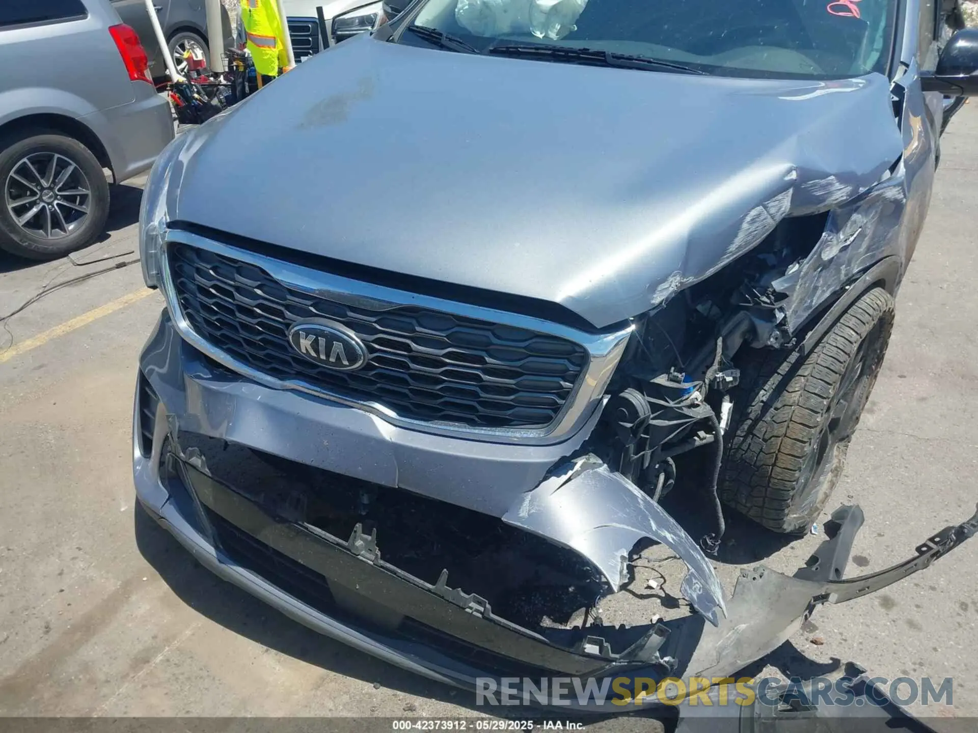 6 Photograph of a damaged car 5XYPGDA56LG636500 KIA SORENTO 2020