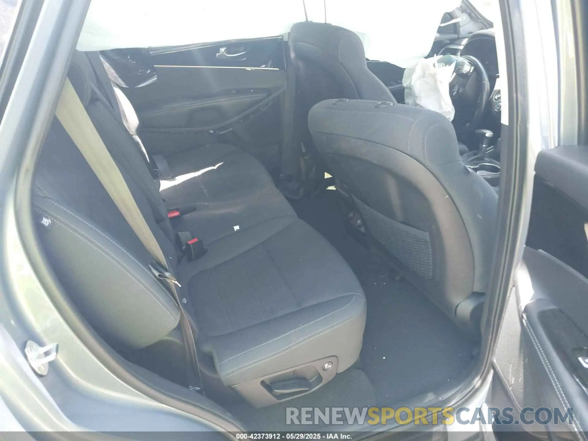 8 Photograph of a damaged car 5XYPGDA56LG636500 KIA SORENTO 2020