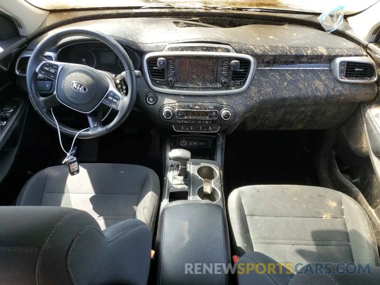 8 Photograph of a damaged car 5XYPGDA56LG675782 KIA SORENTO 2020