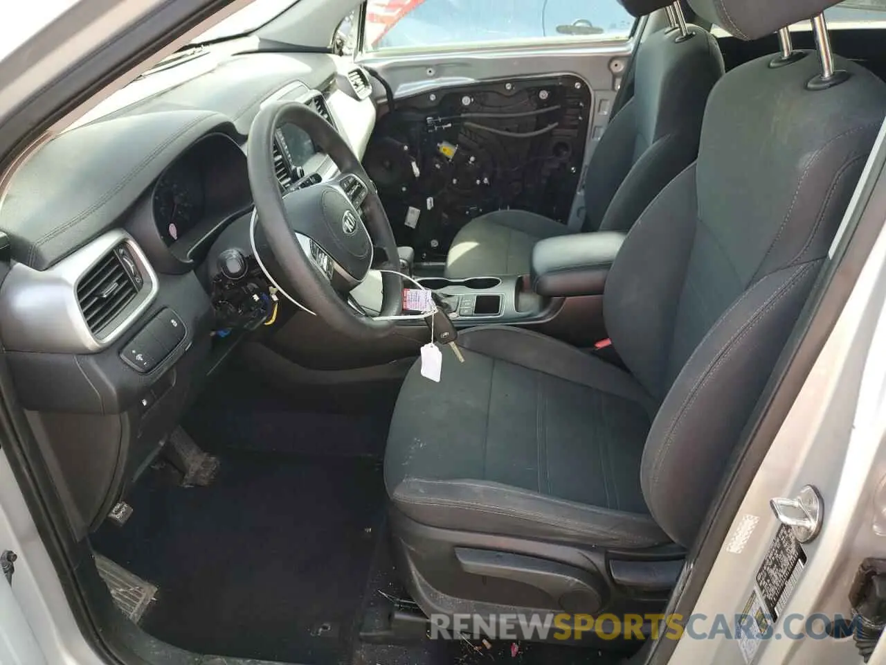 7 Photograph of a damaged car 5XYPGDA56LG683686 KIA SORENTO 2020