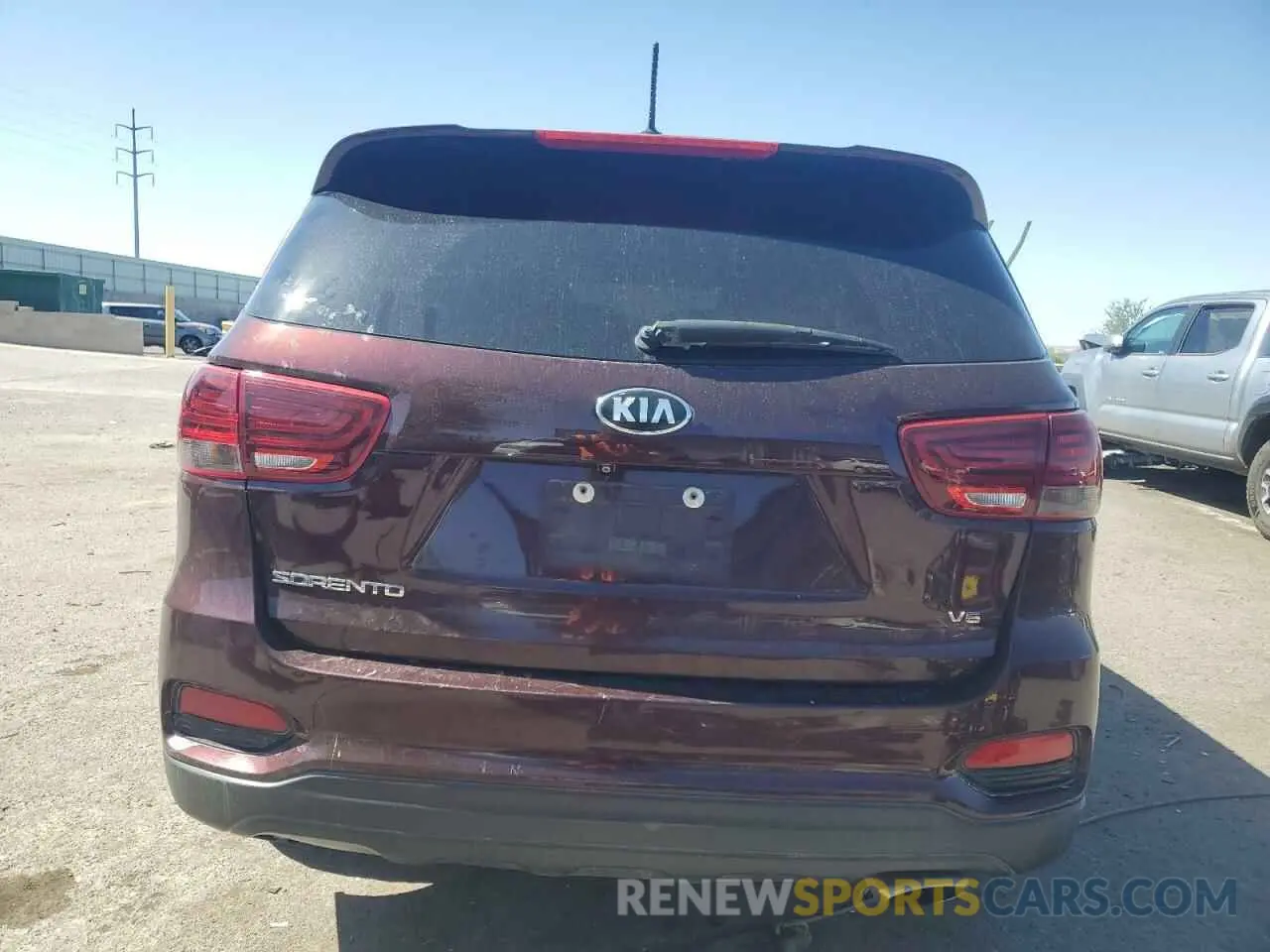 6 Photograph of a damaged car 5XYPGDA58LG618600 KIA SORENTO 2020