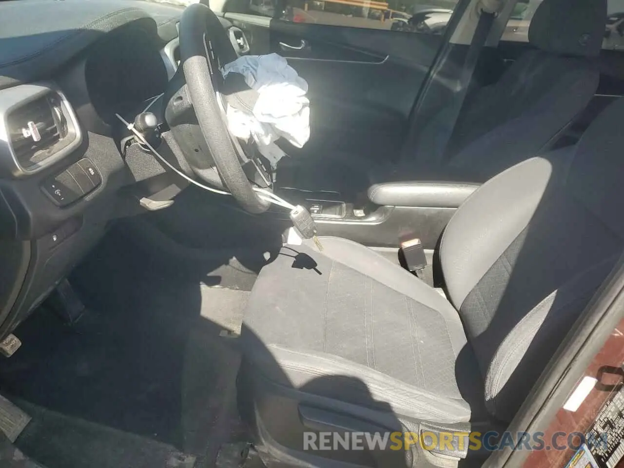 7 Photograph of a damaged car 5XYPGDA58LG618600 KIA SORENTO 2020