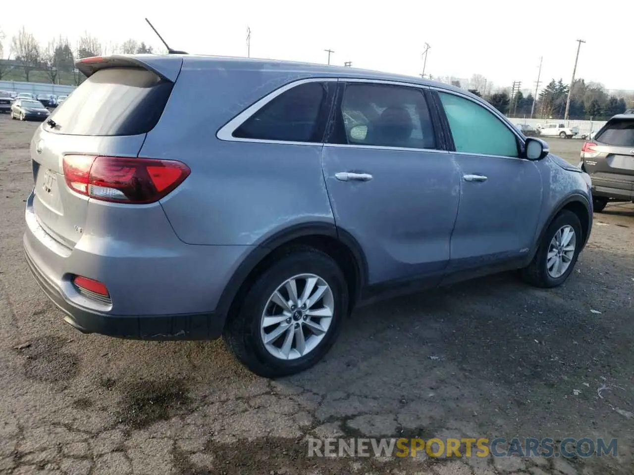 3 Photograph of a damaged car 5XYPGDA59LG620467 KIA SORENTO 2020