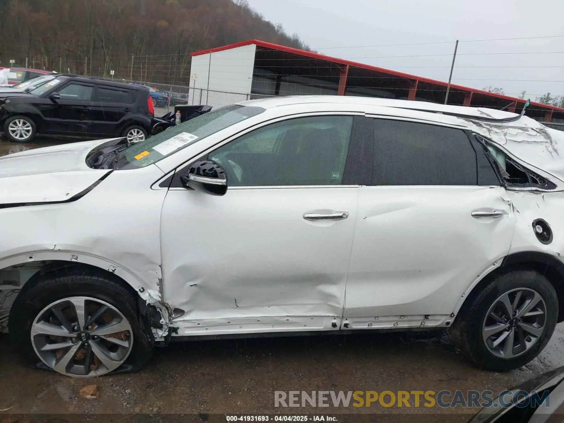 14 Photograph of a damaged car 5XYPGDA59LG664842 KIA SORENTO 2020