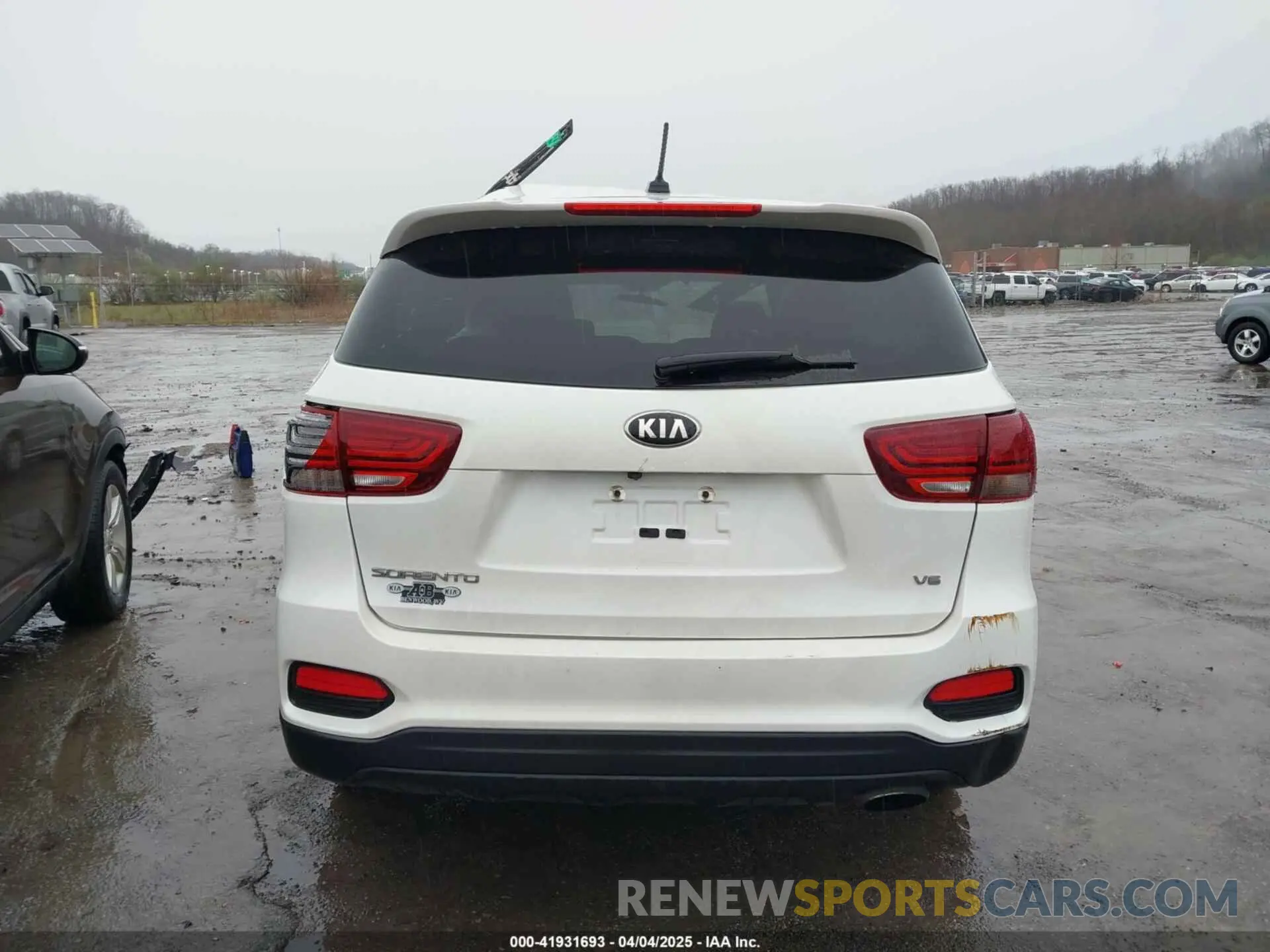 16 Photograph of a damaged car 5XYPGDA59LG664842 KIA SORENTO 2020