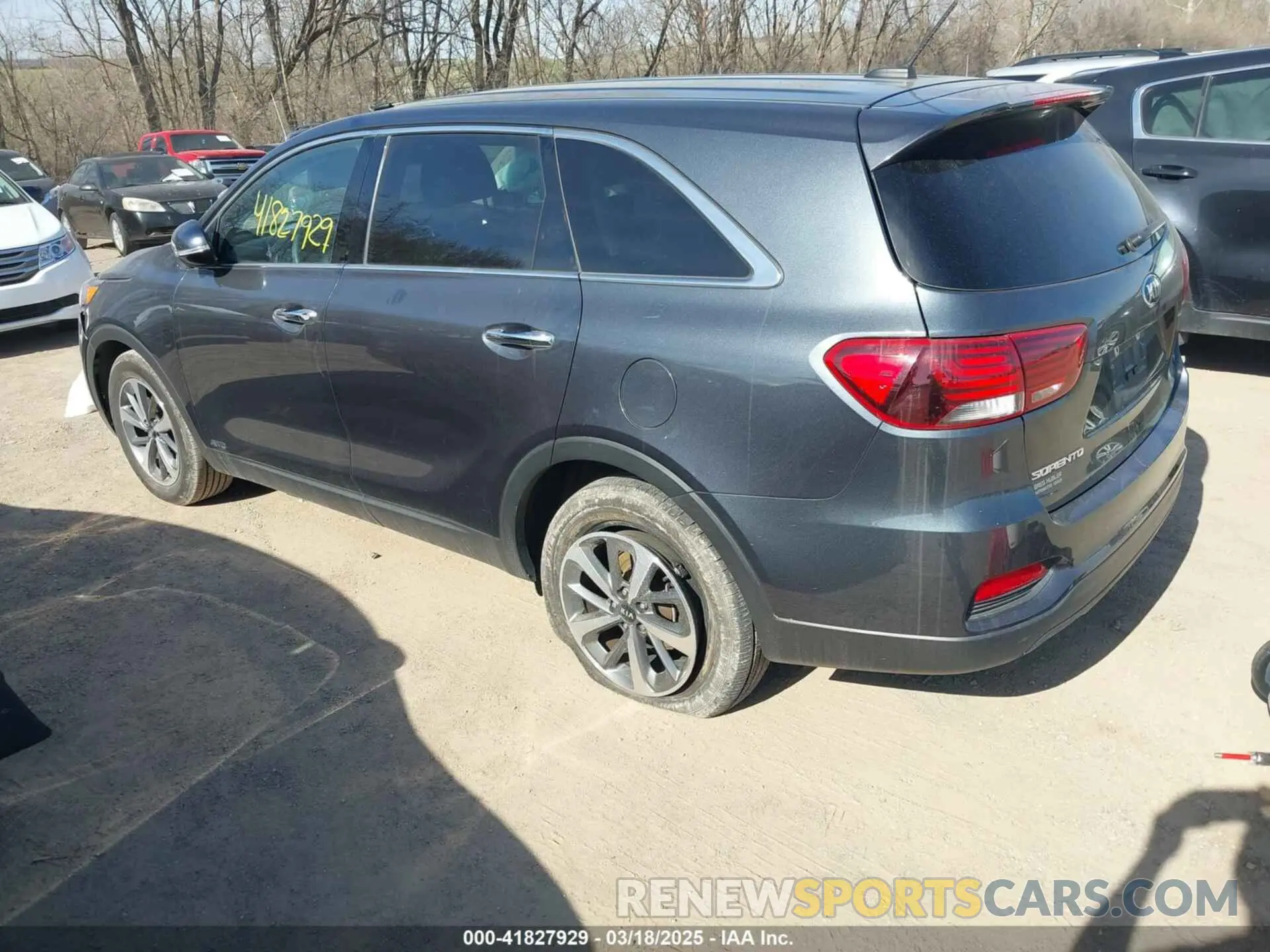 3 Photograph of a damaged car 5XYPGDA59LG683343 KIA SORENTO 2020
