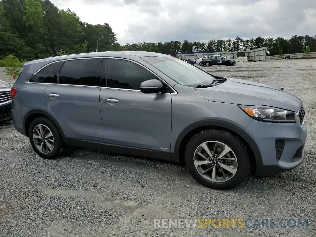 4 Photograph of a damaged car 5XYPGDA59LG683892 KIA SORENTO 2020