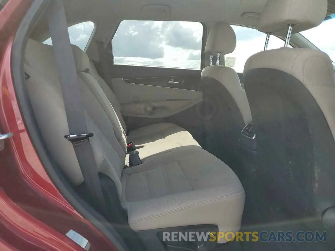 11 Photograph of a damaged car 5XYPGDA59LG695122 KIA SORENTO 2020