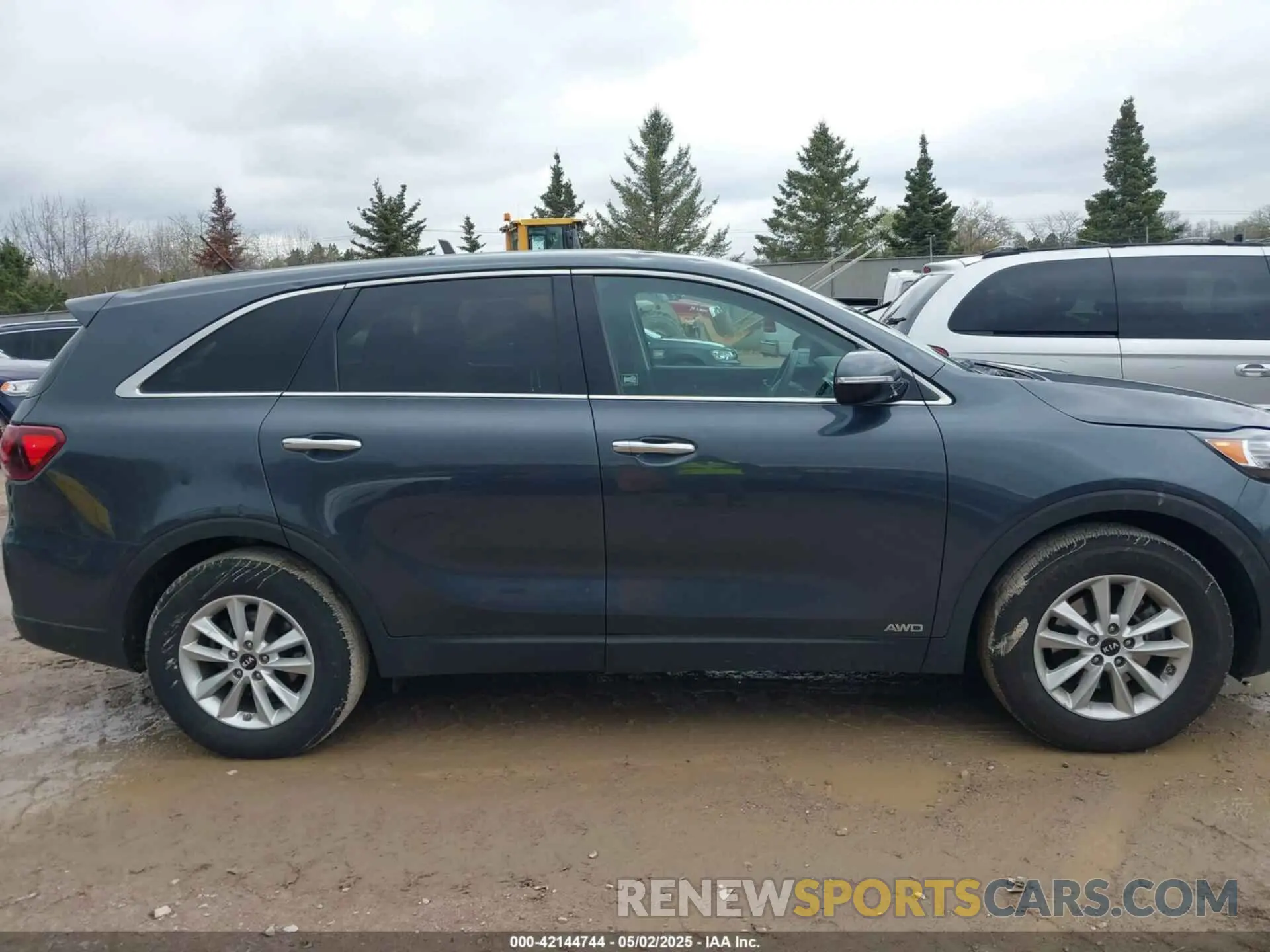 13 Photograph of a damaged car 5XYPGDA5XLG618548 KIA SORENTO 2020