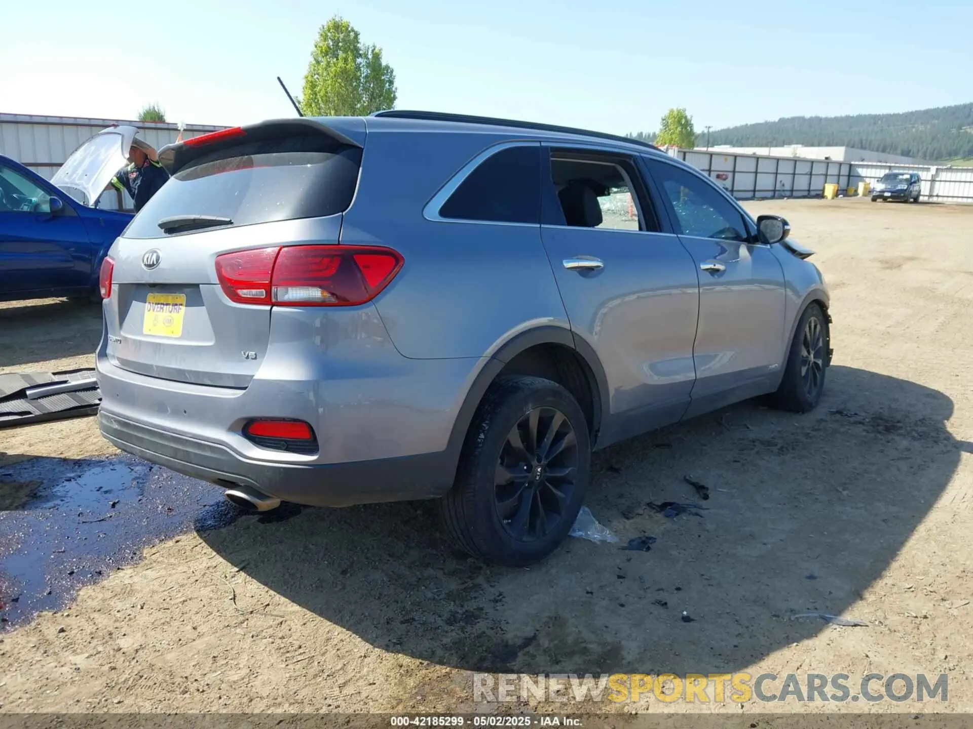4 Photograph of a damaged car 5XYPGDA5XLG672013 KIA SORENTO 2020