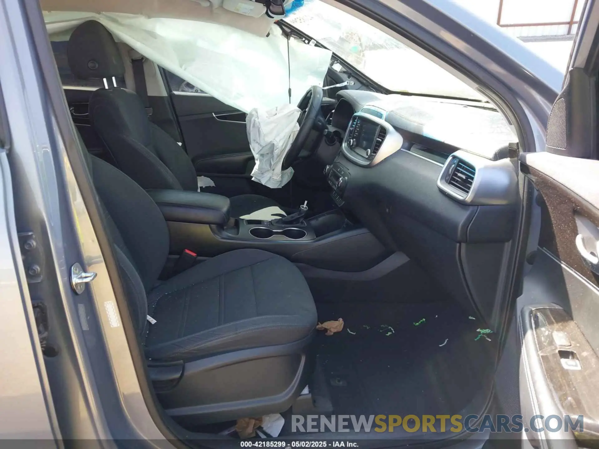 5 Photograph of a damaged car 5XYPGDA5XLG672013 KIA SORENTO 2020