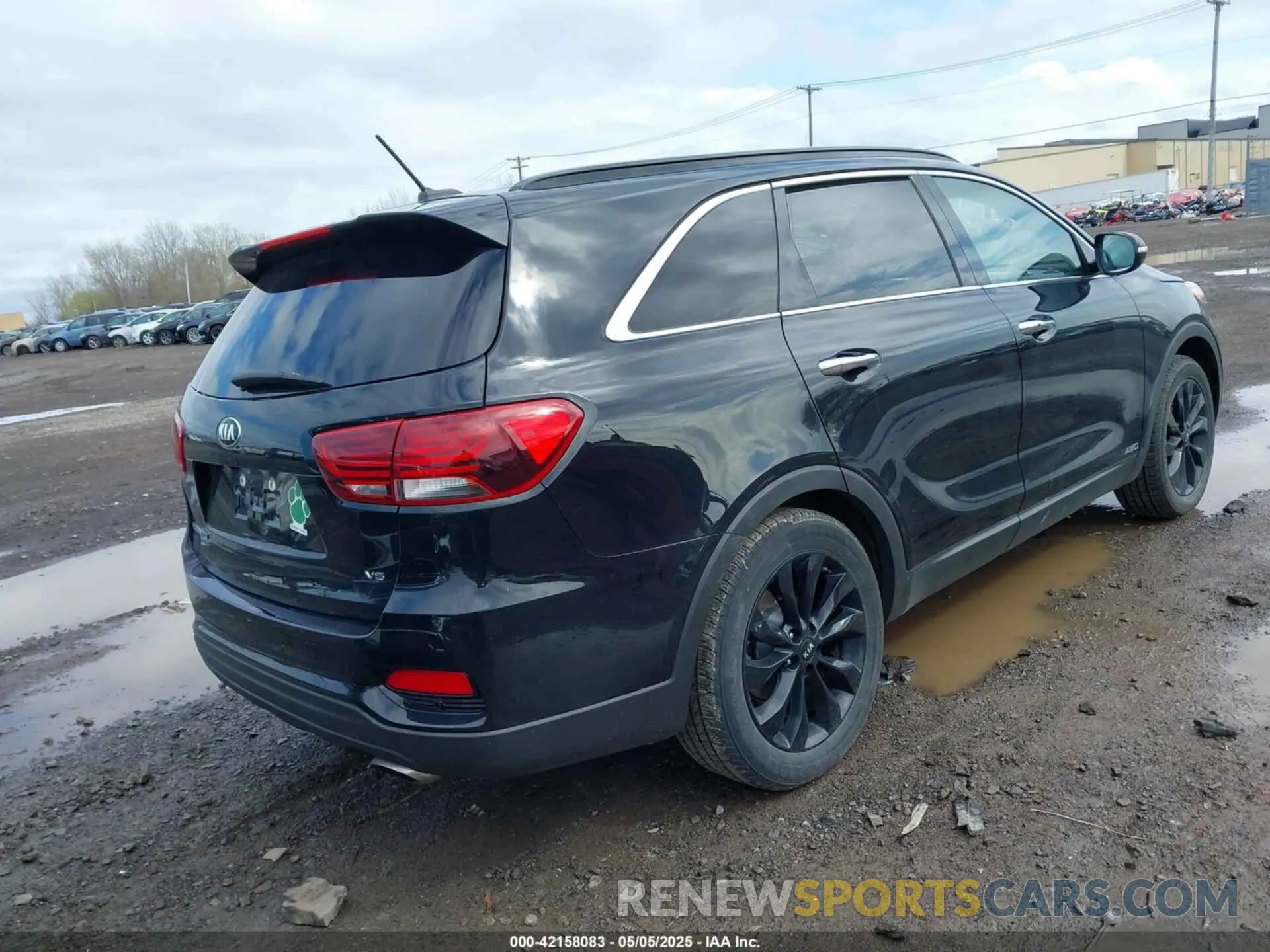 4 Photograph of a damaged car 5XYPGDA5XLG680807 KIA SORENTO 2020