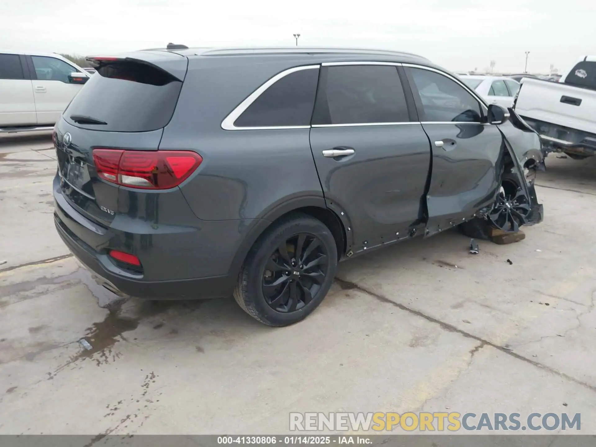 4 Photograph of a damaged car 5XYPH4A50LG666153 KIA SORENTO 2020