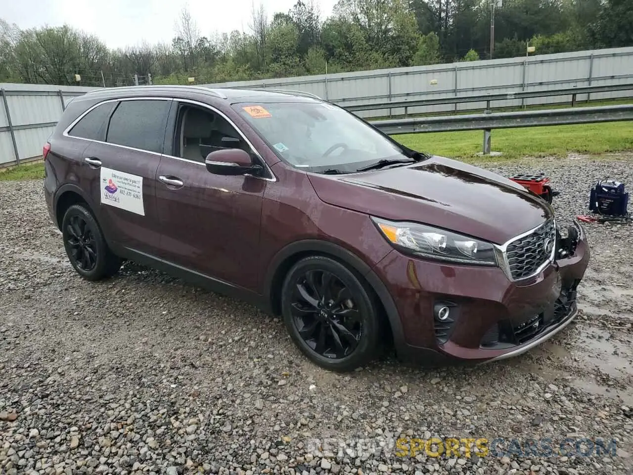 4 Photograph of a damaged car 5XYPH4A57LG693432 KIA SORENTO 2020