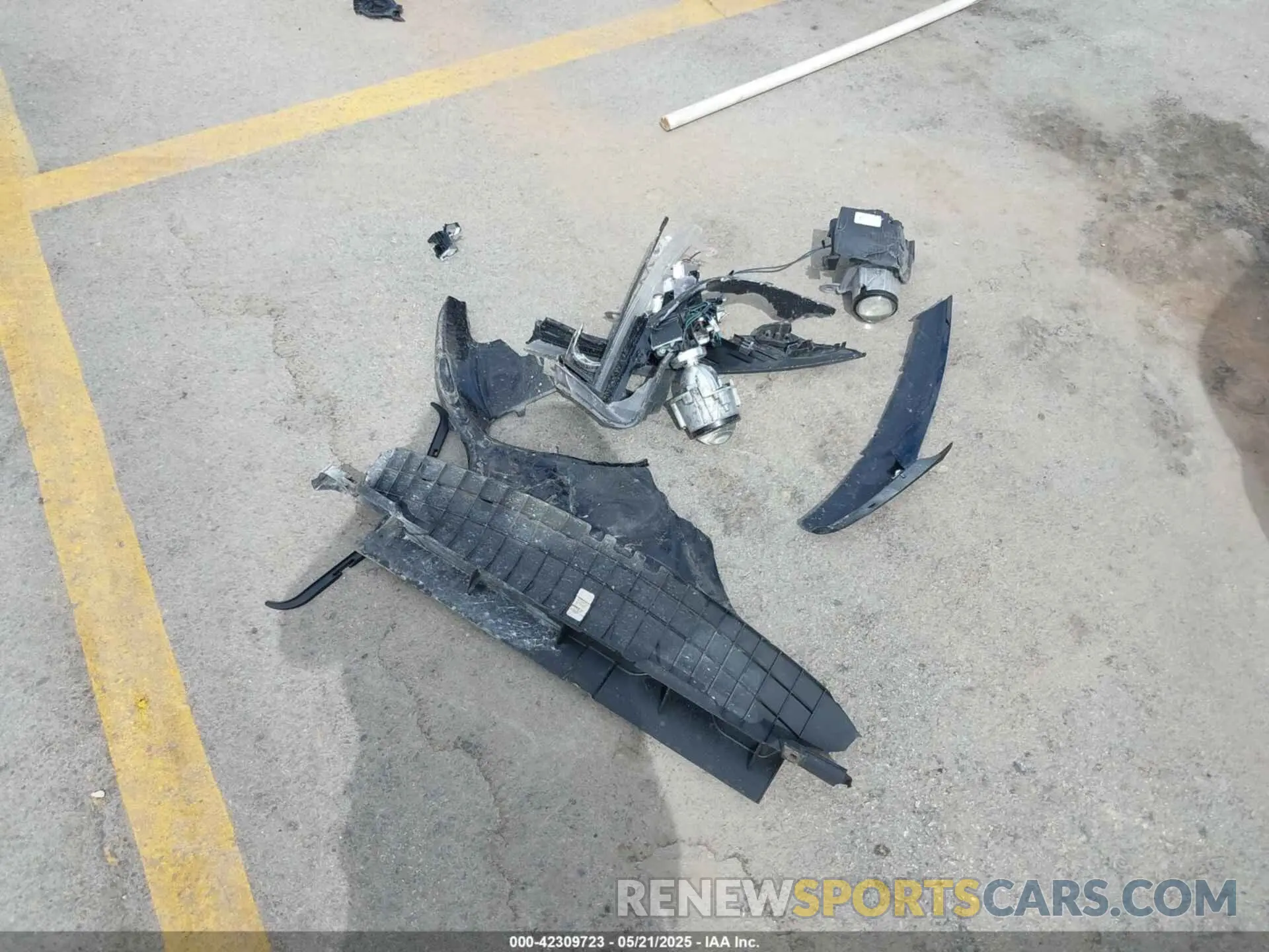 11 Photograph of a damaged car 5XYPH4A57LG706518 KIA SORENTO 2020