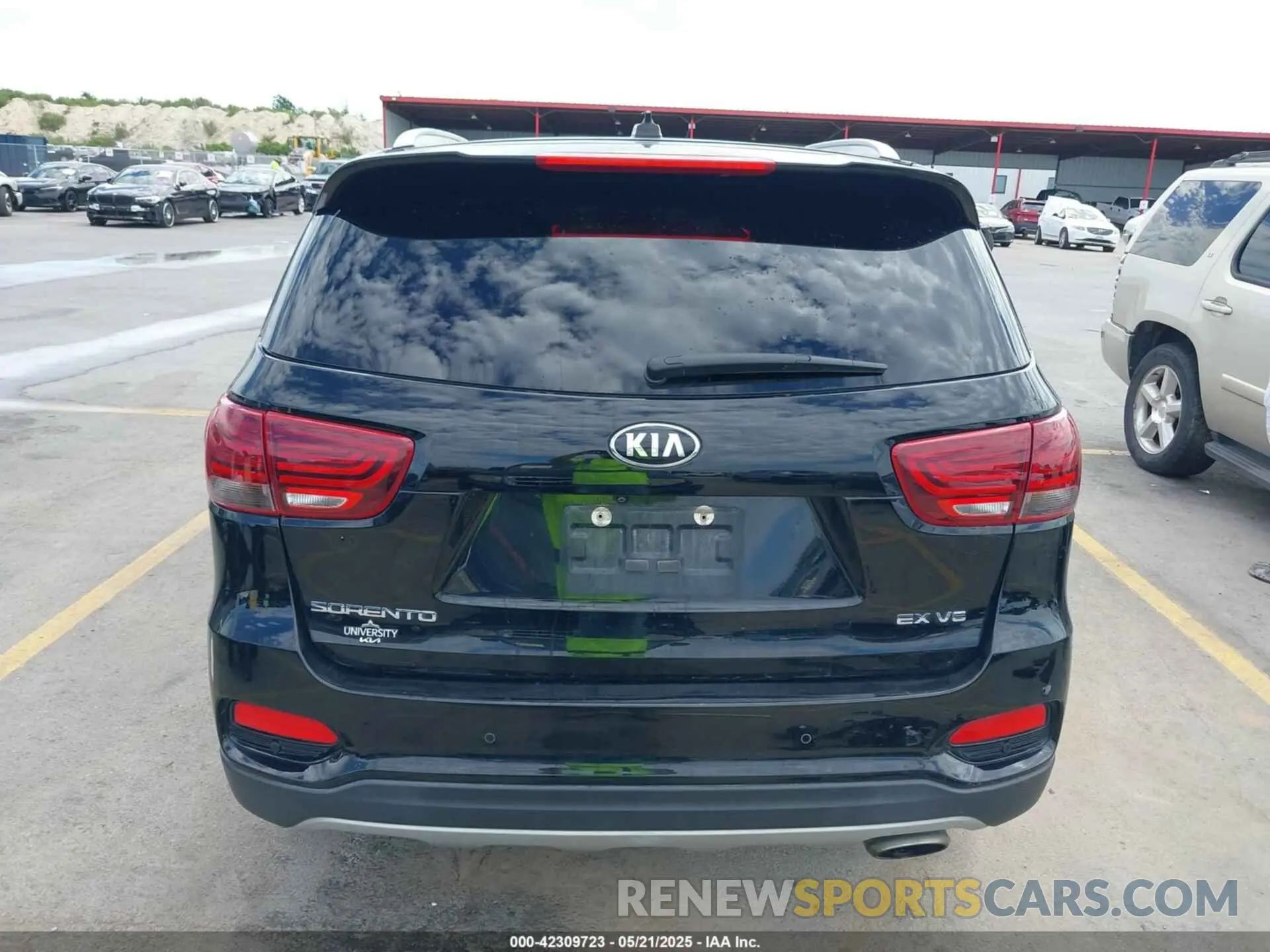 16 Photograph of a damaged car 5XYPH4A57LG706518 KIA SORENTO 2020