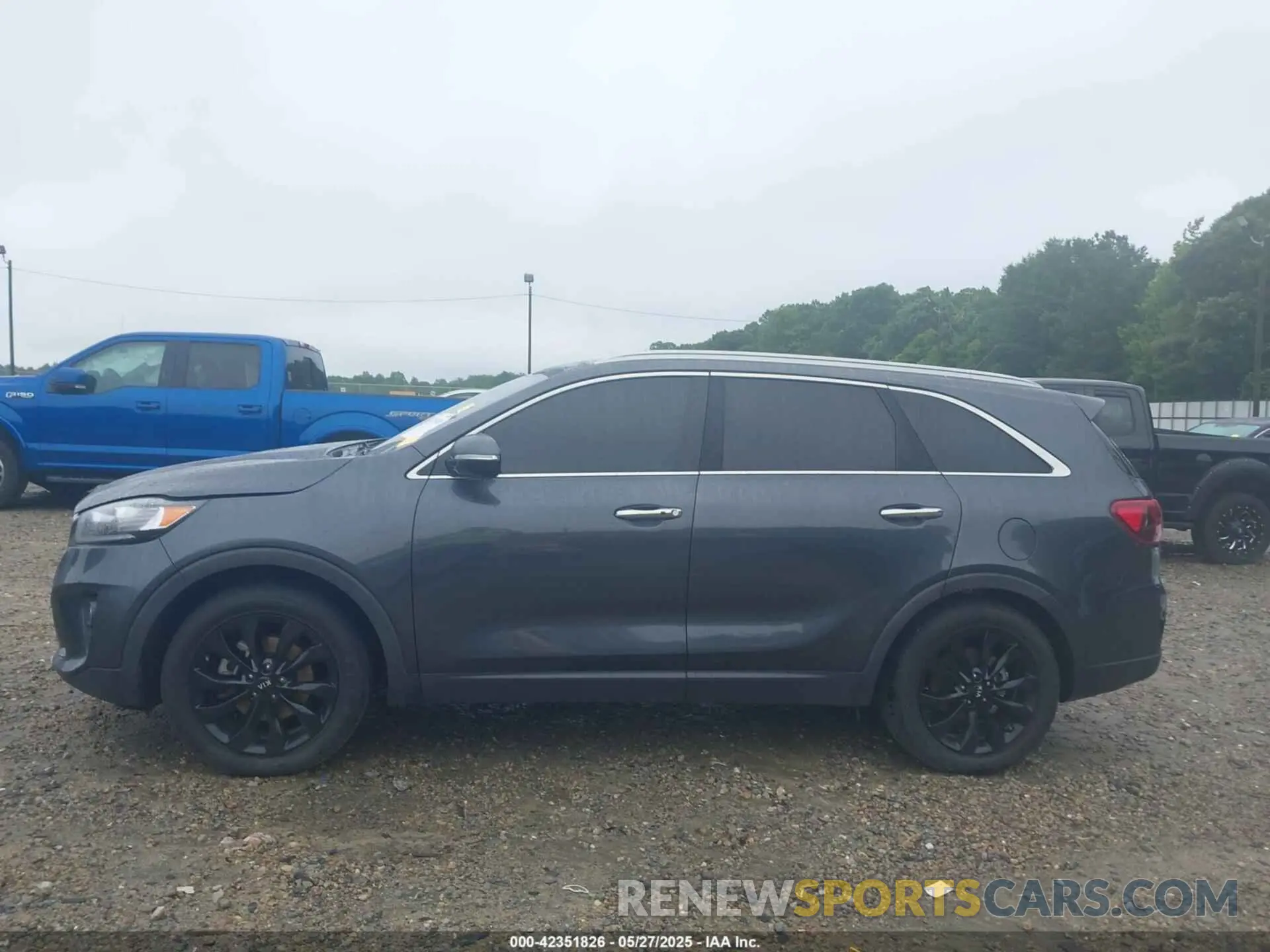 14 Photograph of a damaged car 5XYPH4A58LG658348 KIA SORENTO 2020